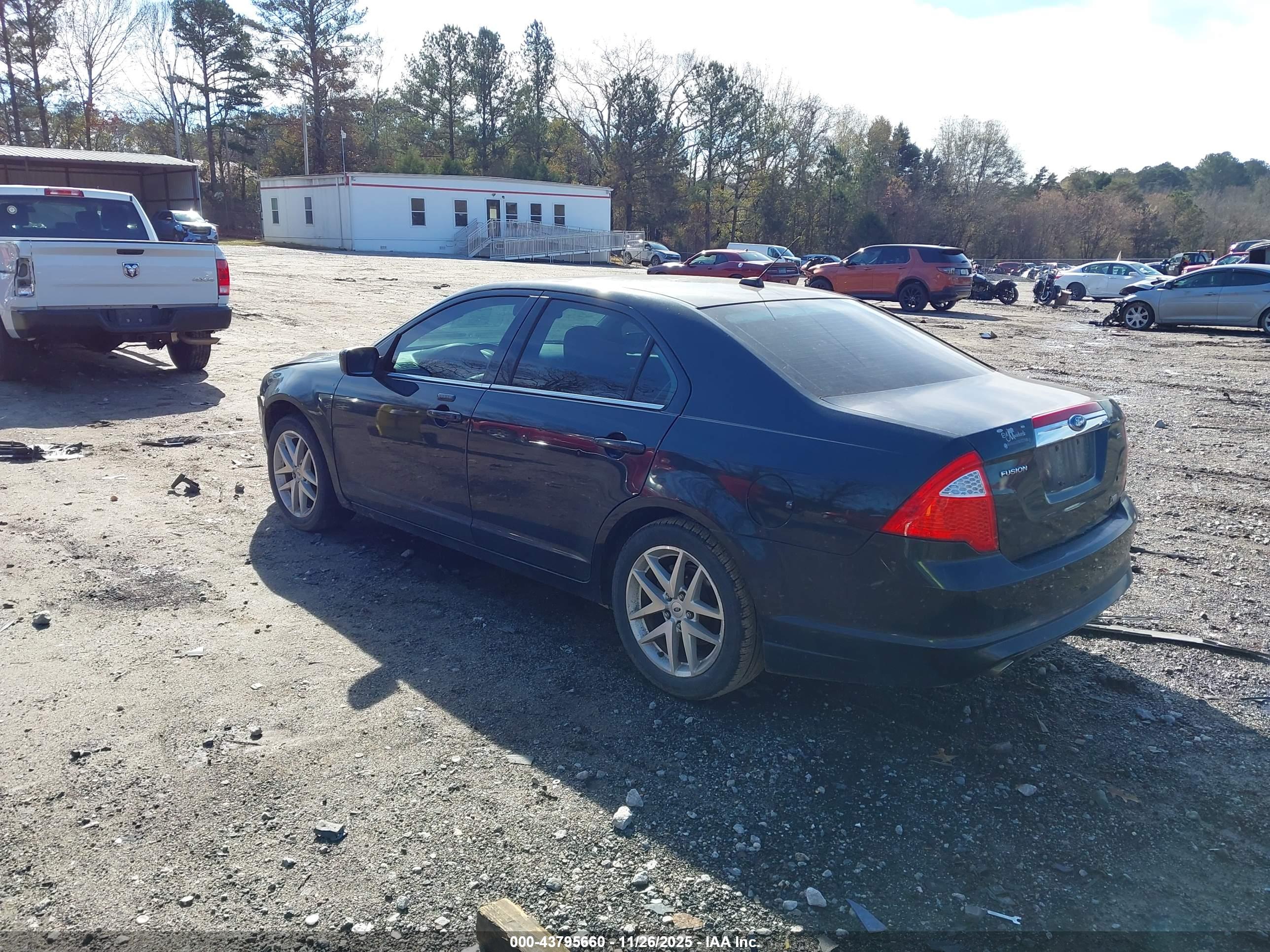 FORD FUSION image 3