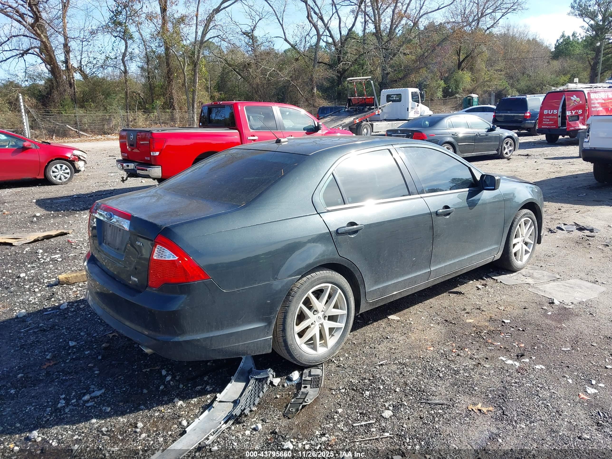 FORD FUSION image 4