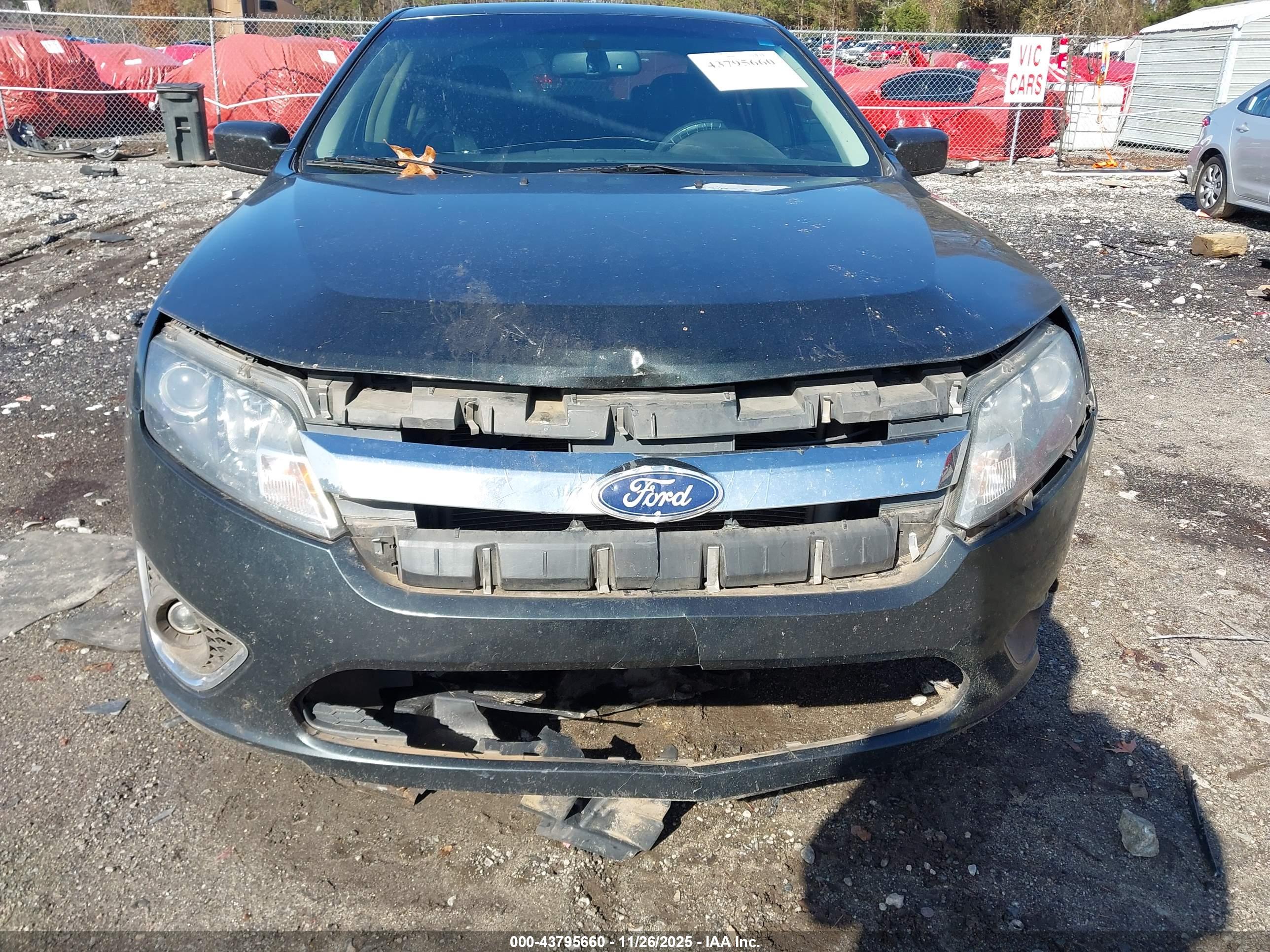 FORD FUSION image 6