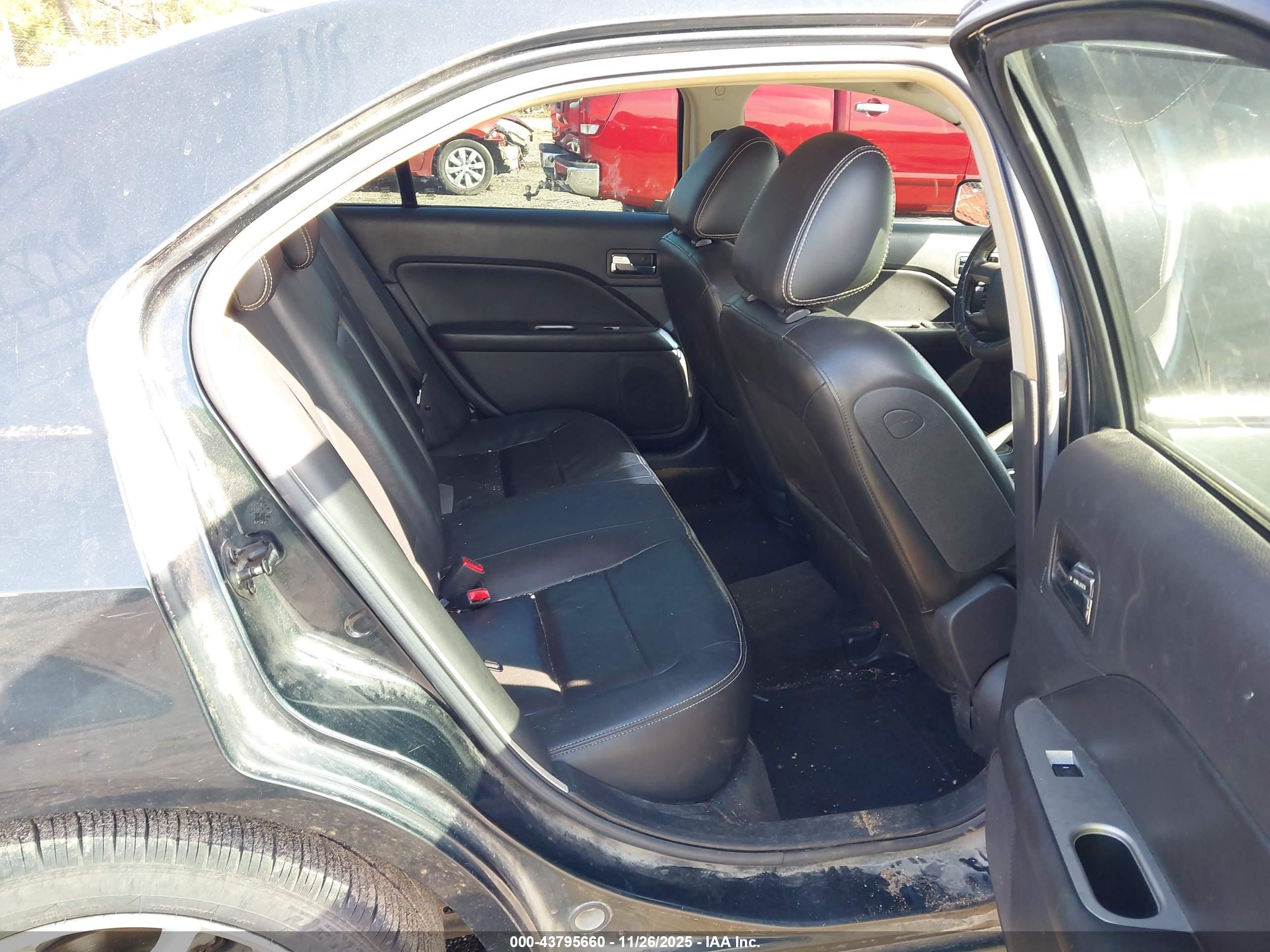 FORD FUSION image 8