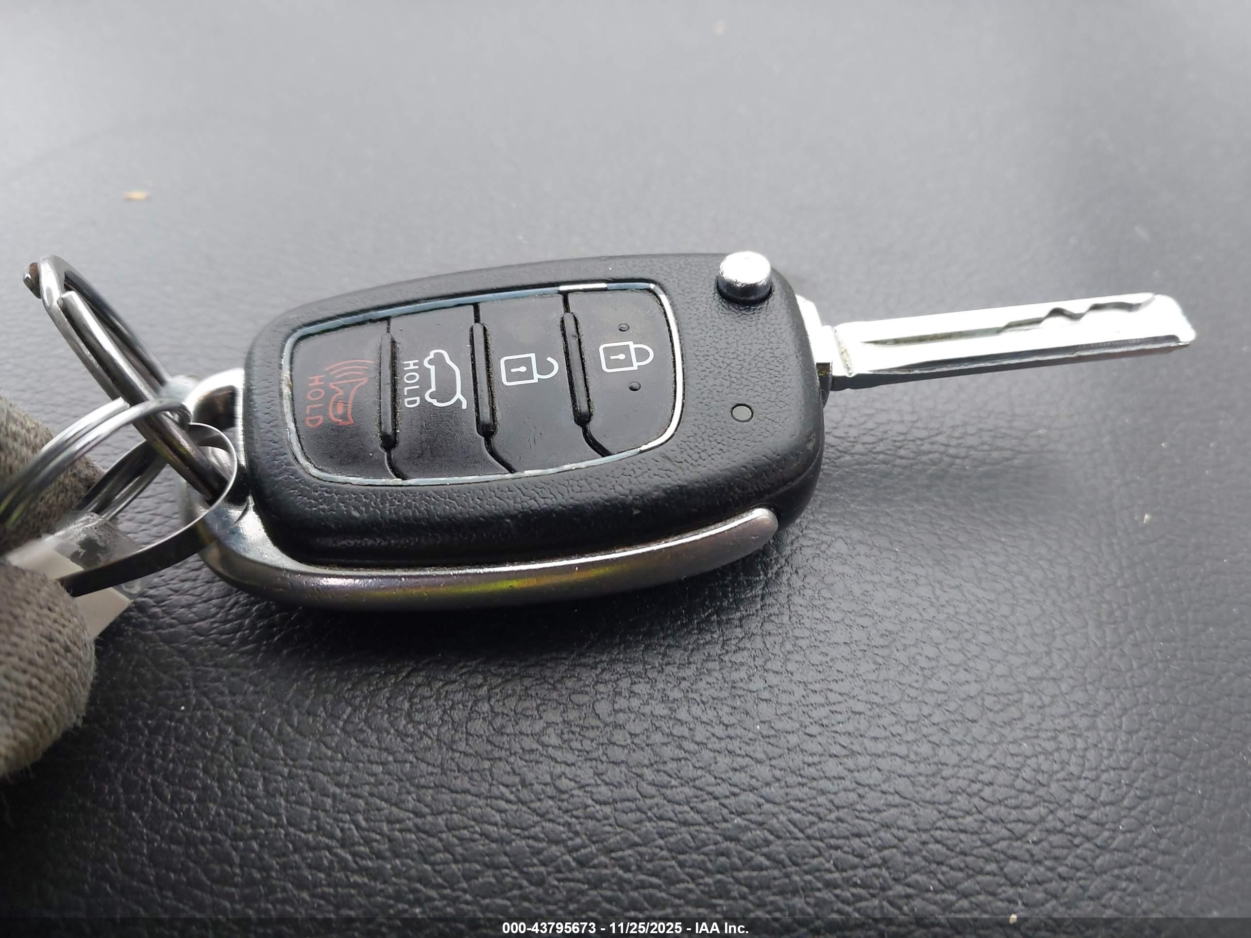 HYUNDAI TUCSON image 11