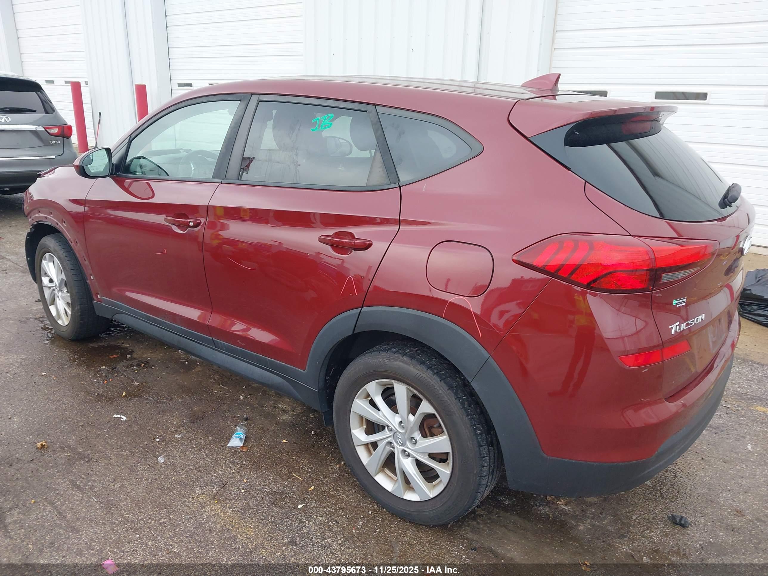 HYUNDAI TUCSON image 3