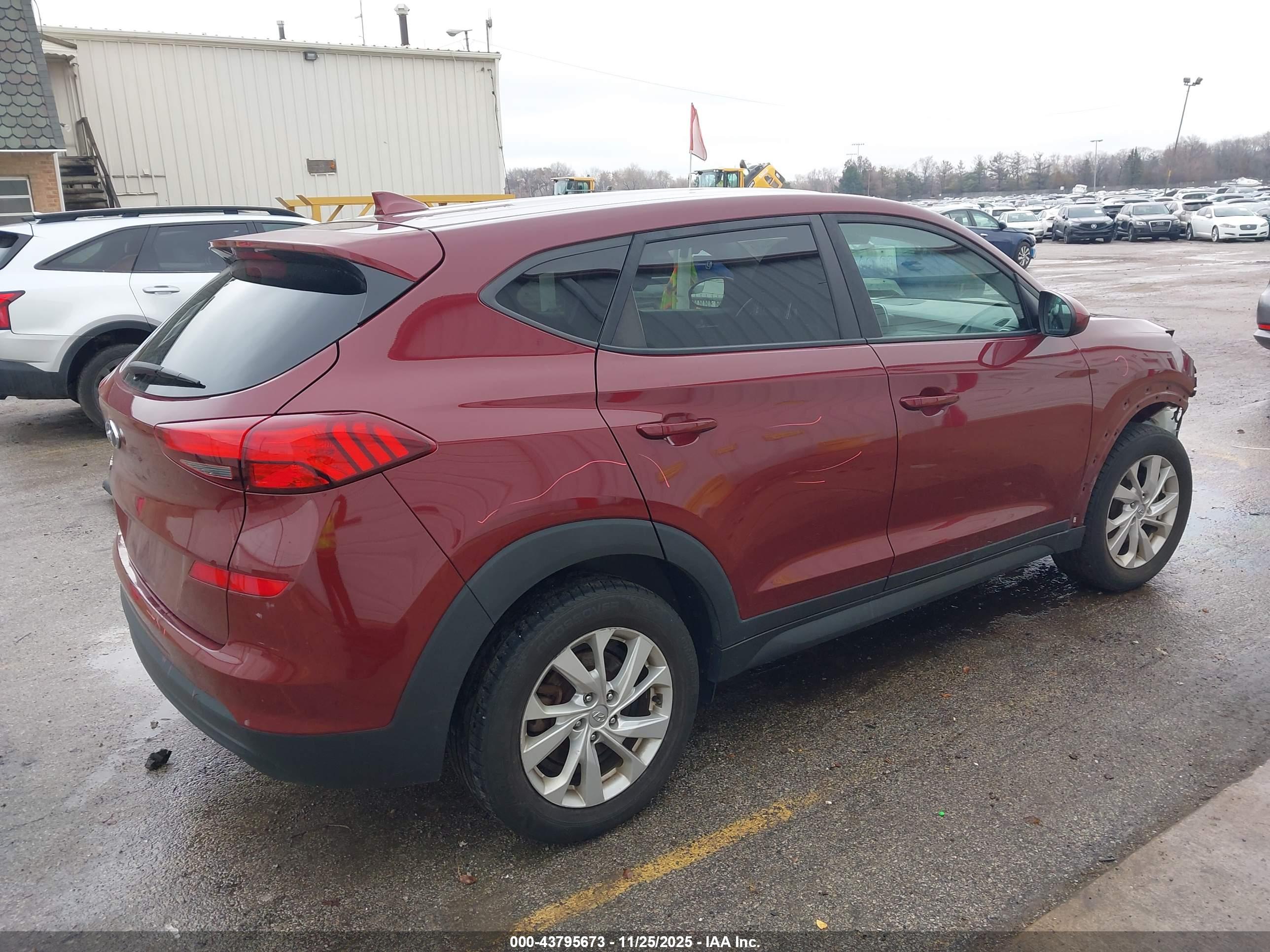 HYUNDAI TUCSON image 4