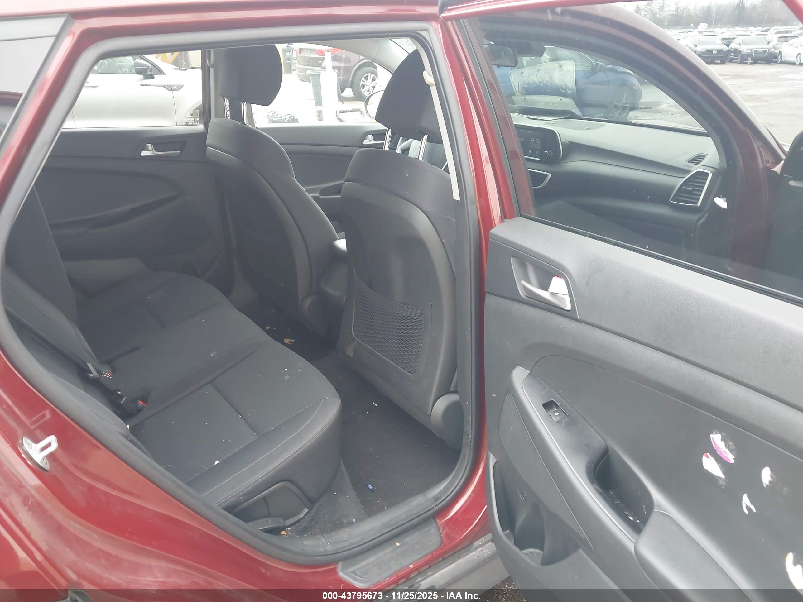 HYUNDAI TUCSON image 8