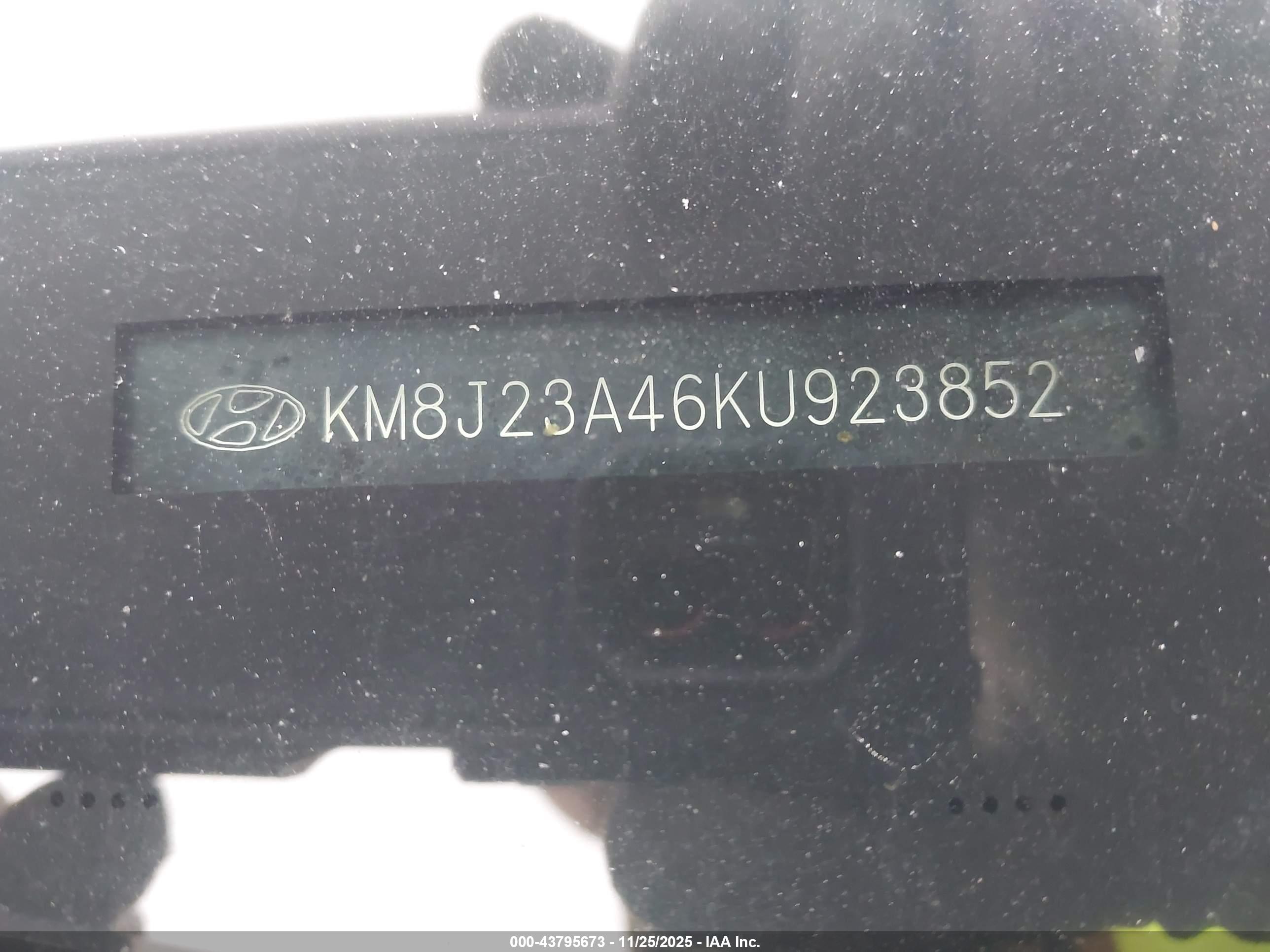 HYUNDAI TUCSON image 9