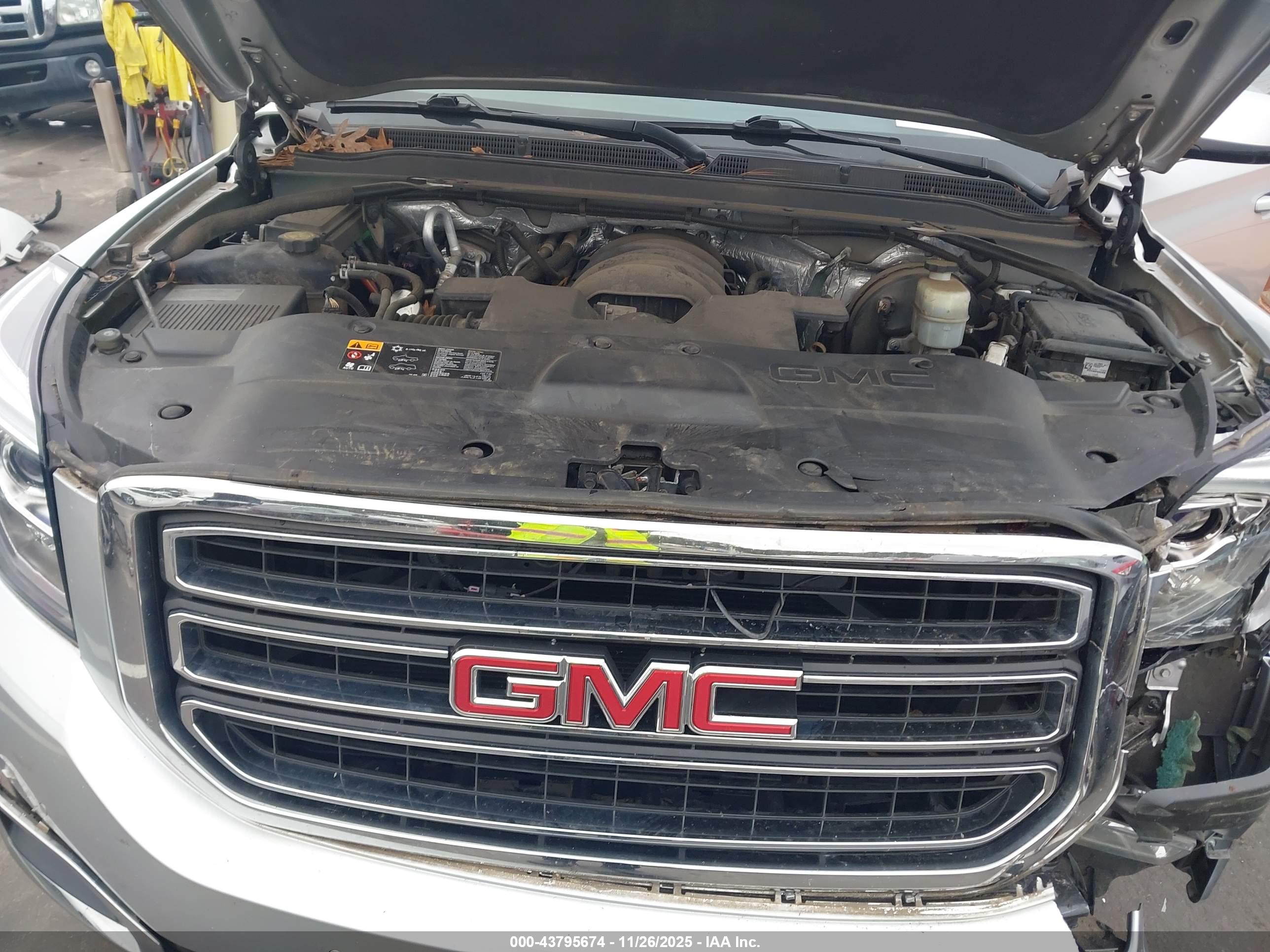 GMC YUKON image 10