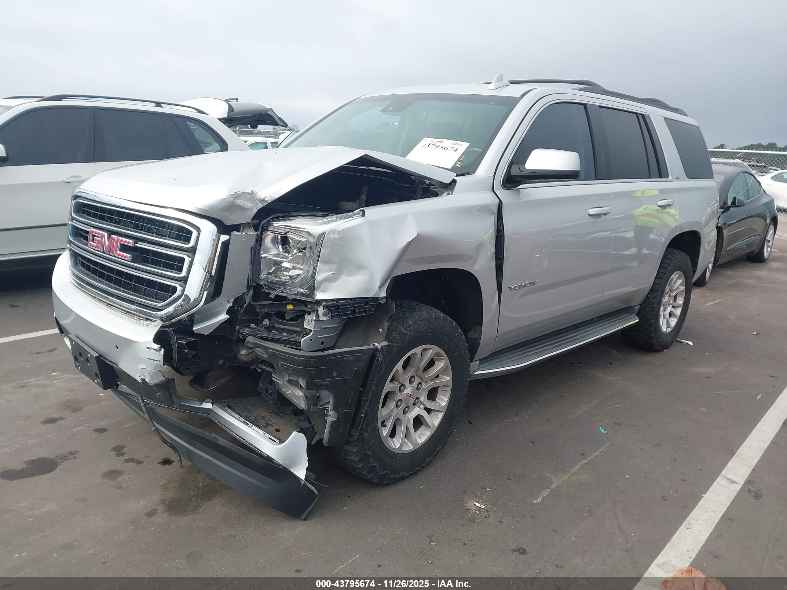 GMC YUKON image 2