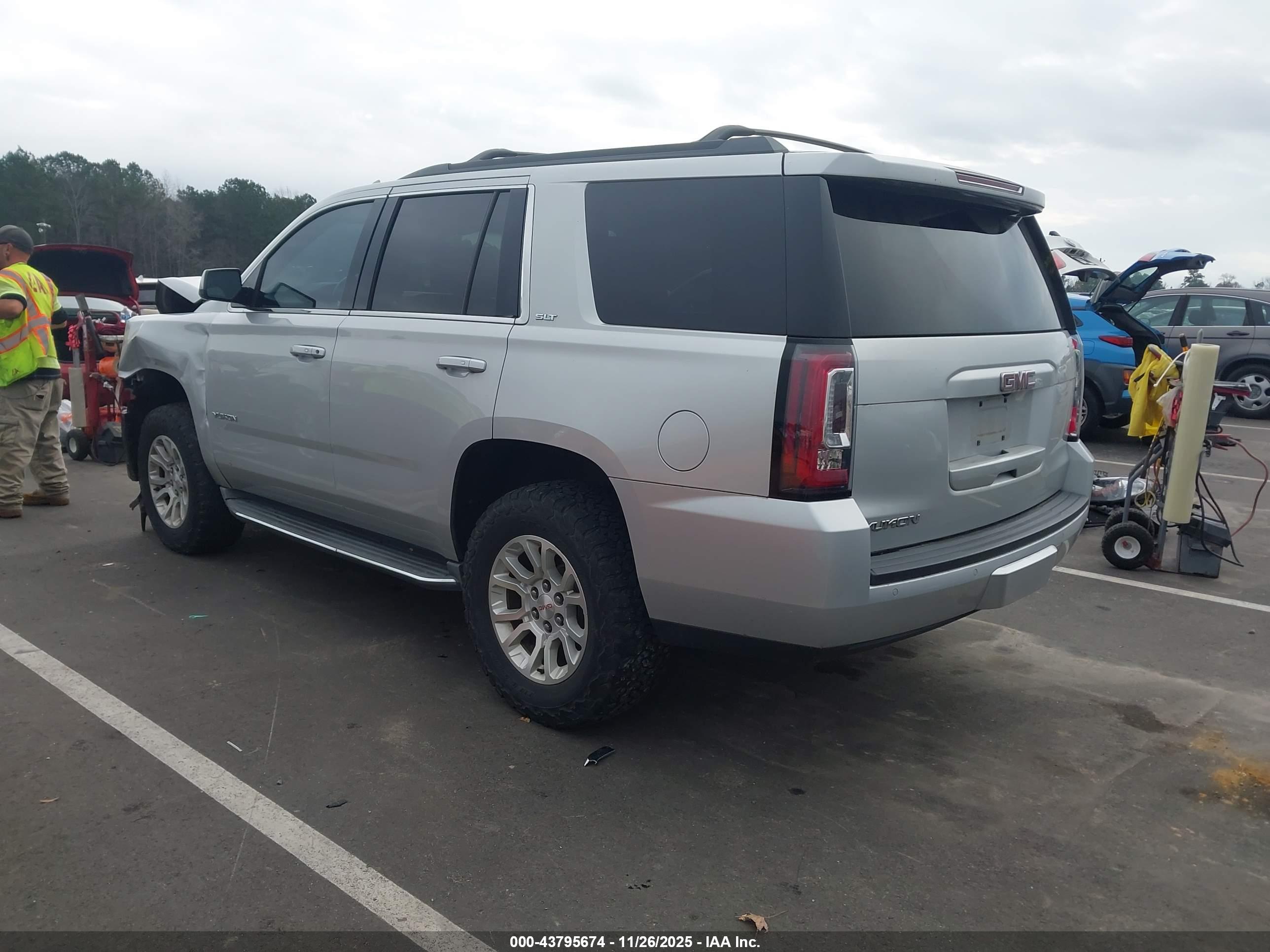 GMC YUKON image 3