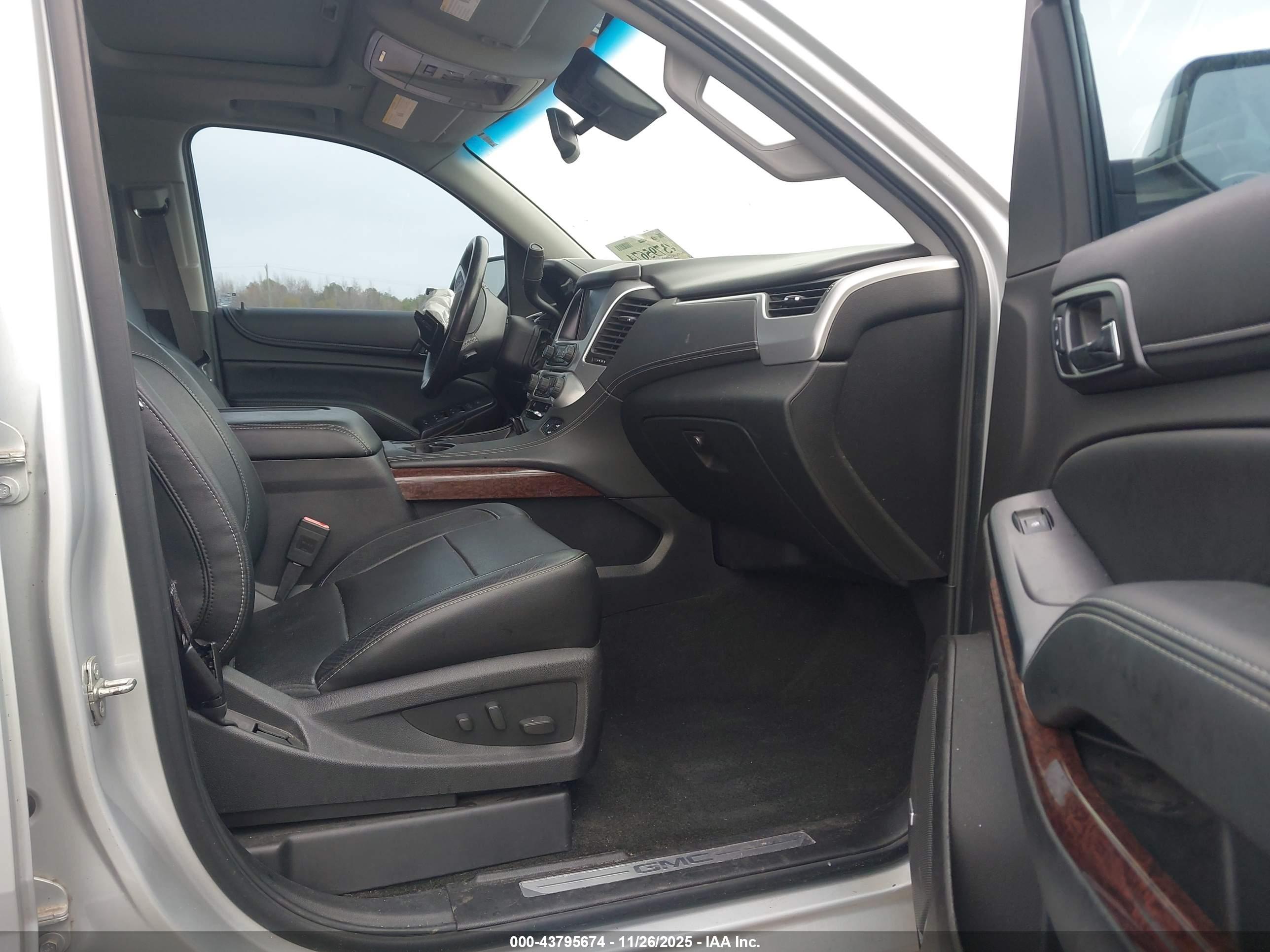 GMC YUKON image 5