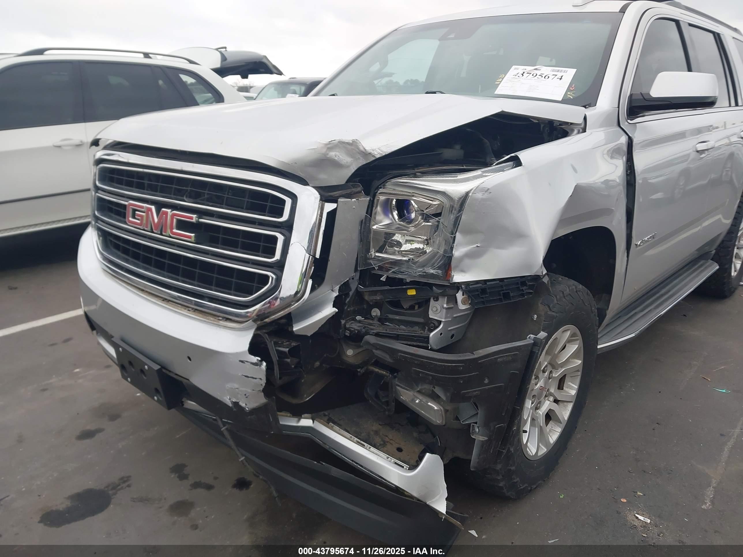 GMC YUKON image 6