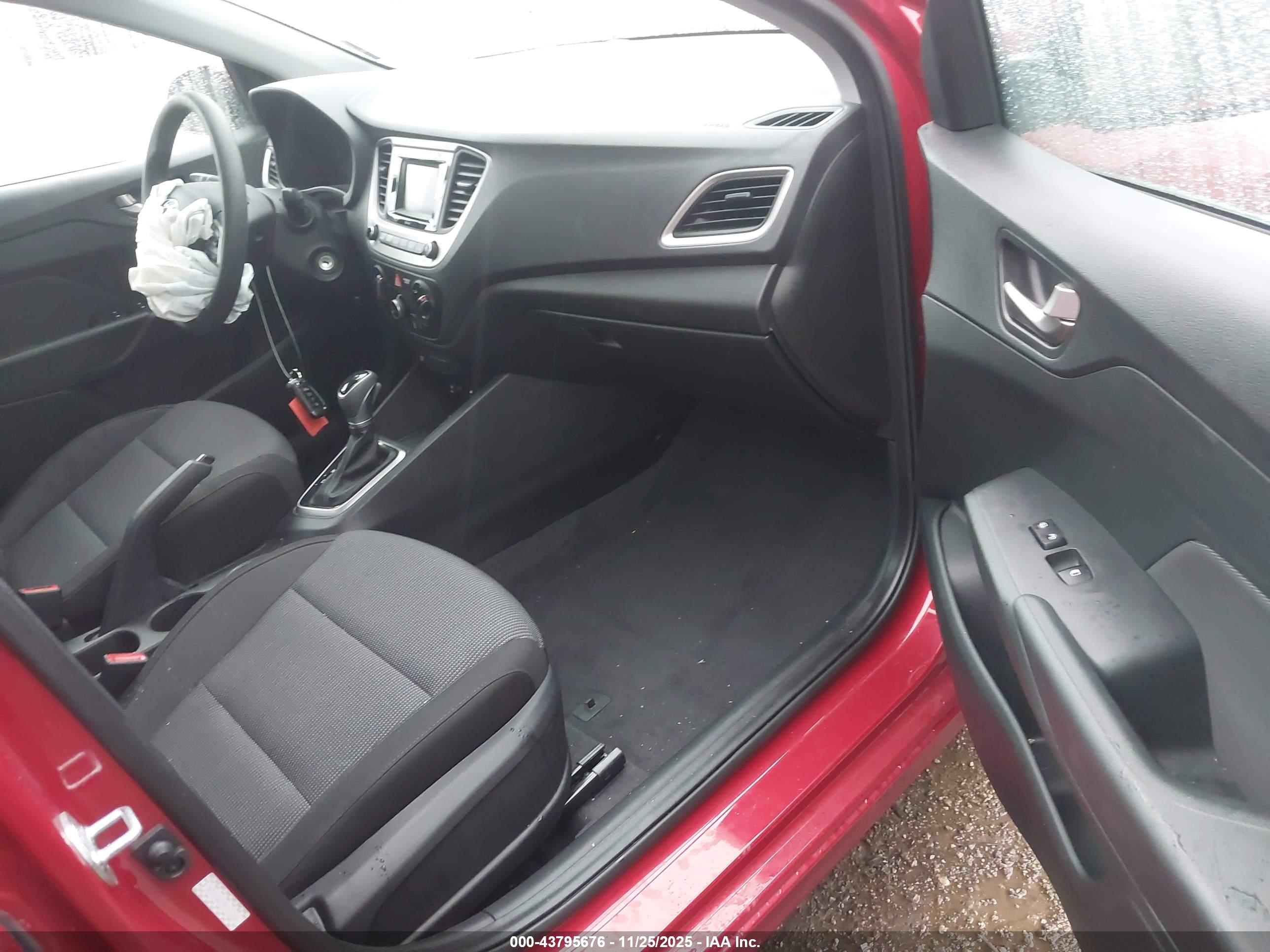 HYUNDAI ACCENT image 5