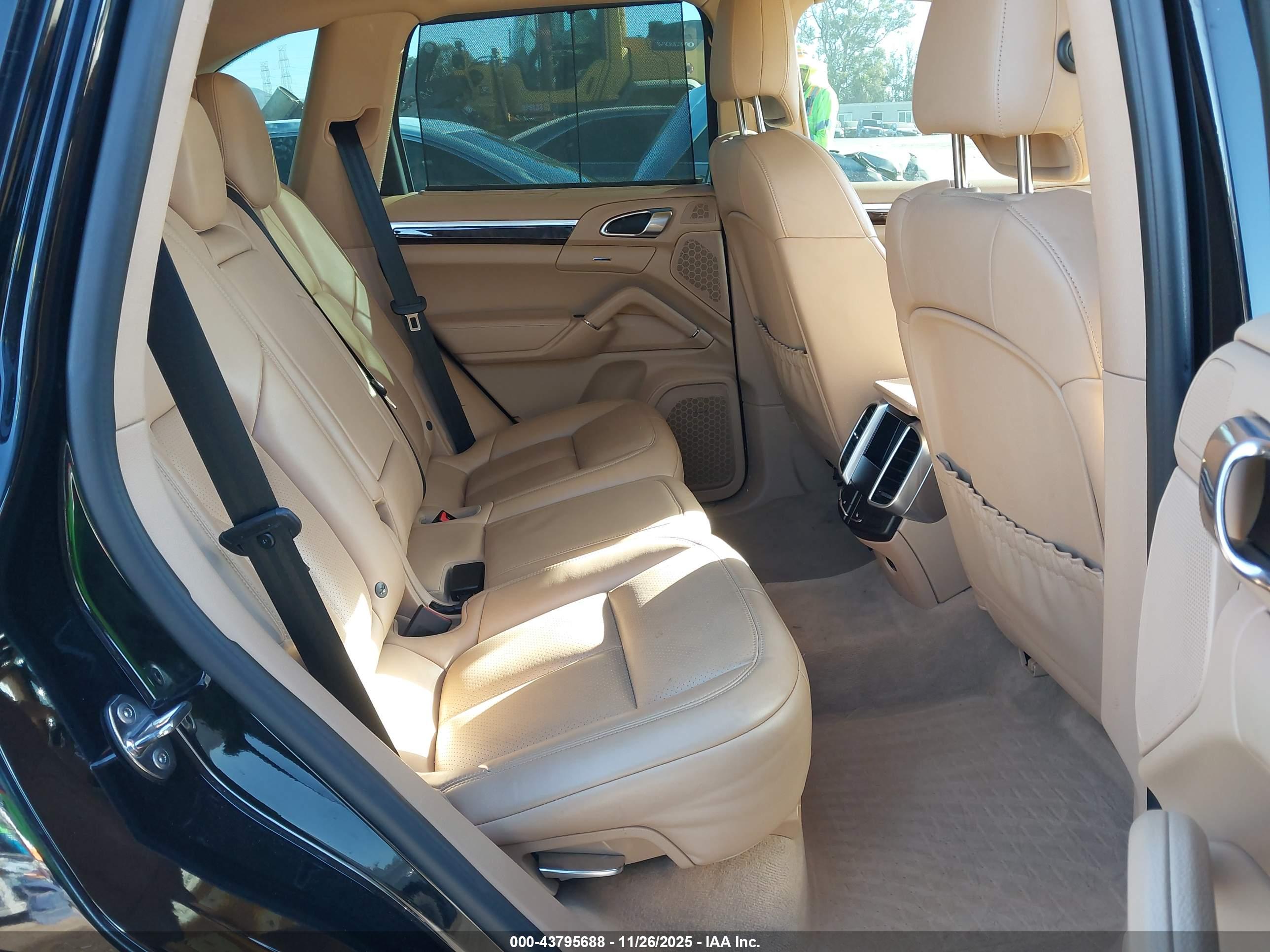 PORSCHE CAYENNE image 8