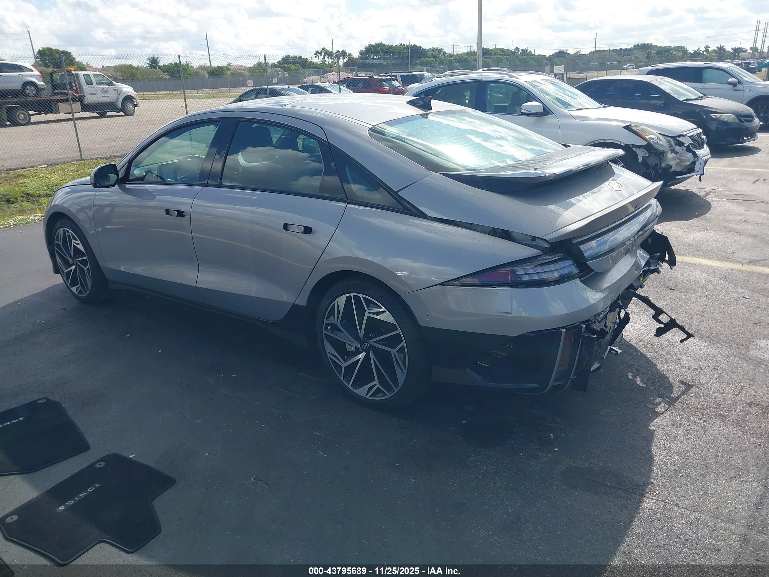 HYUNDAI IONIQ image 3