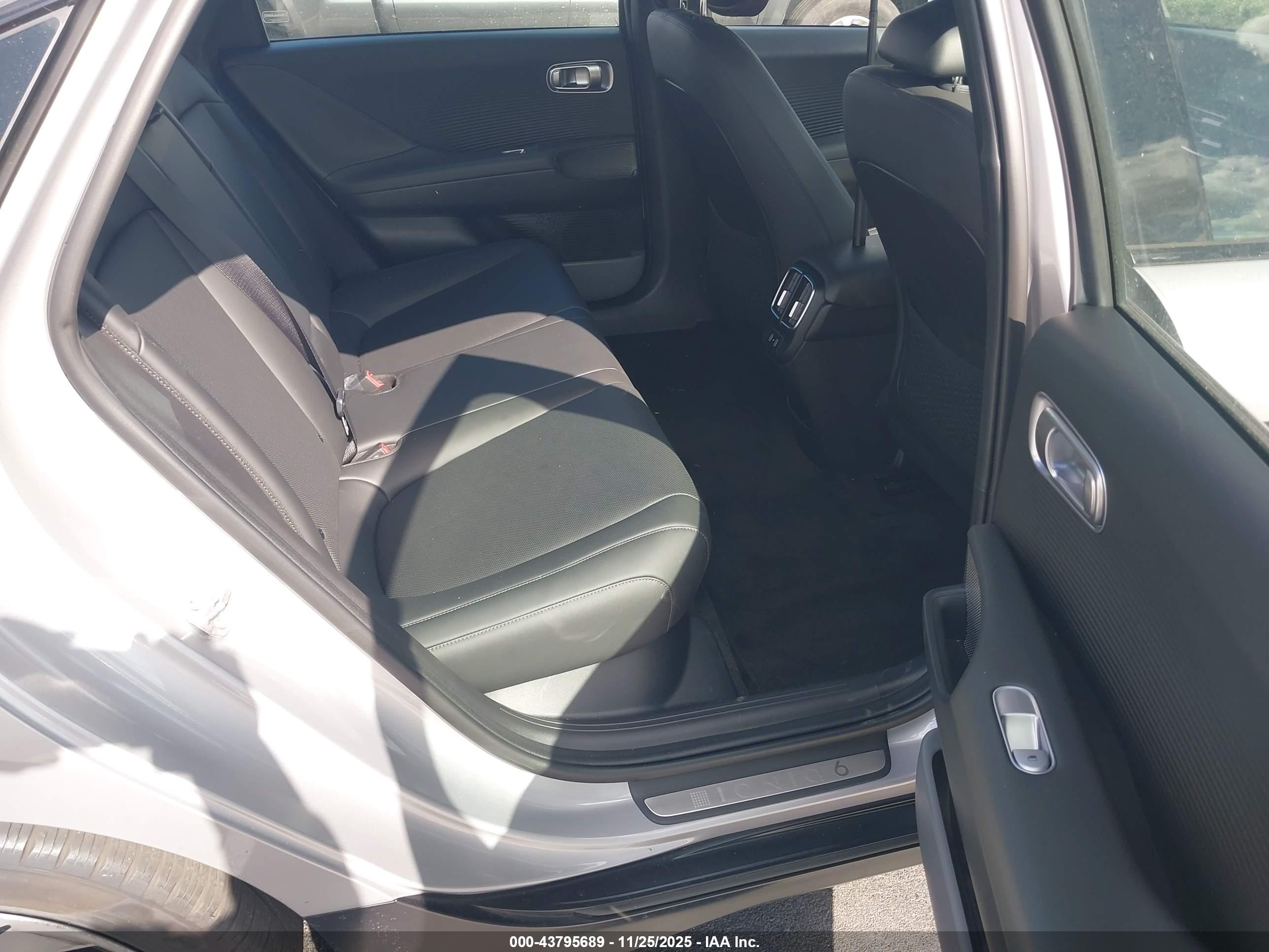 HYUNDAI IONIQ image 8