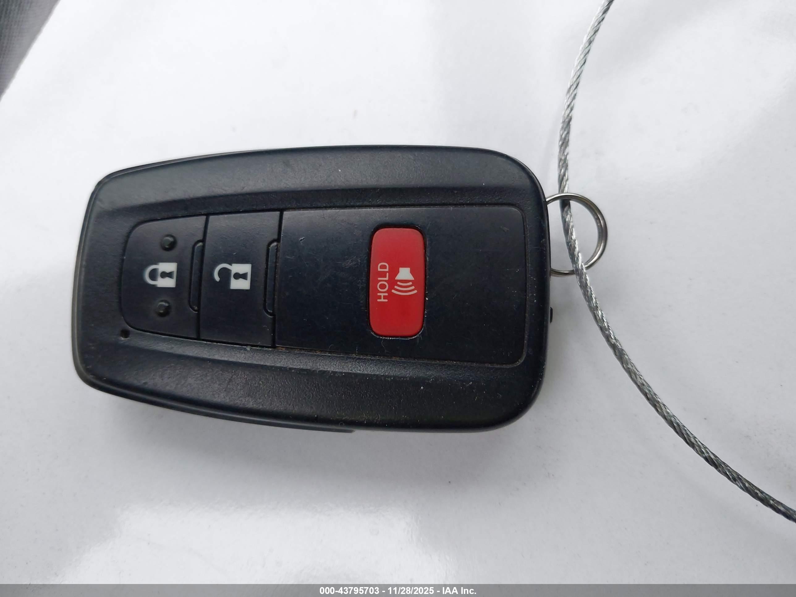 TOYOTA PRIUS image 11