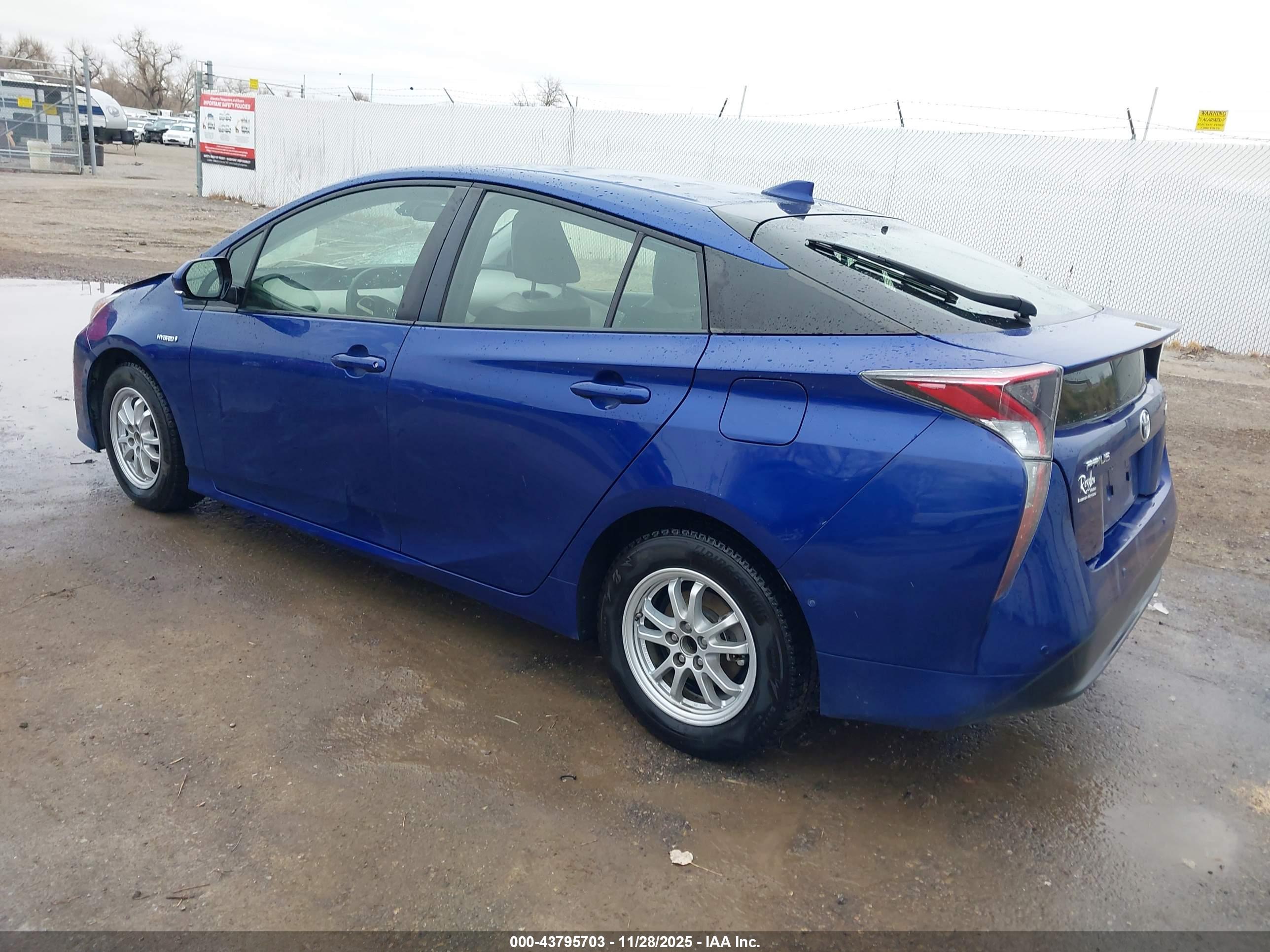 TOYOTA PRIUS image 3