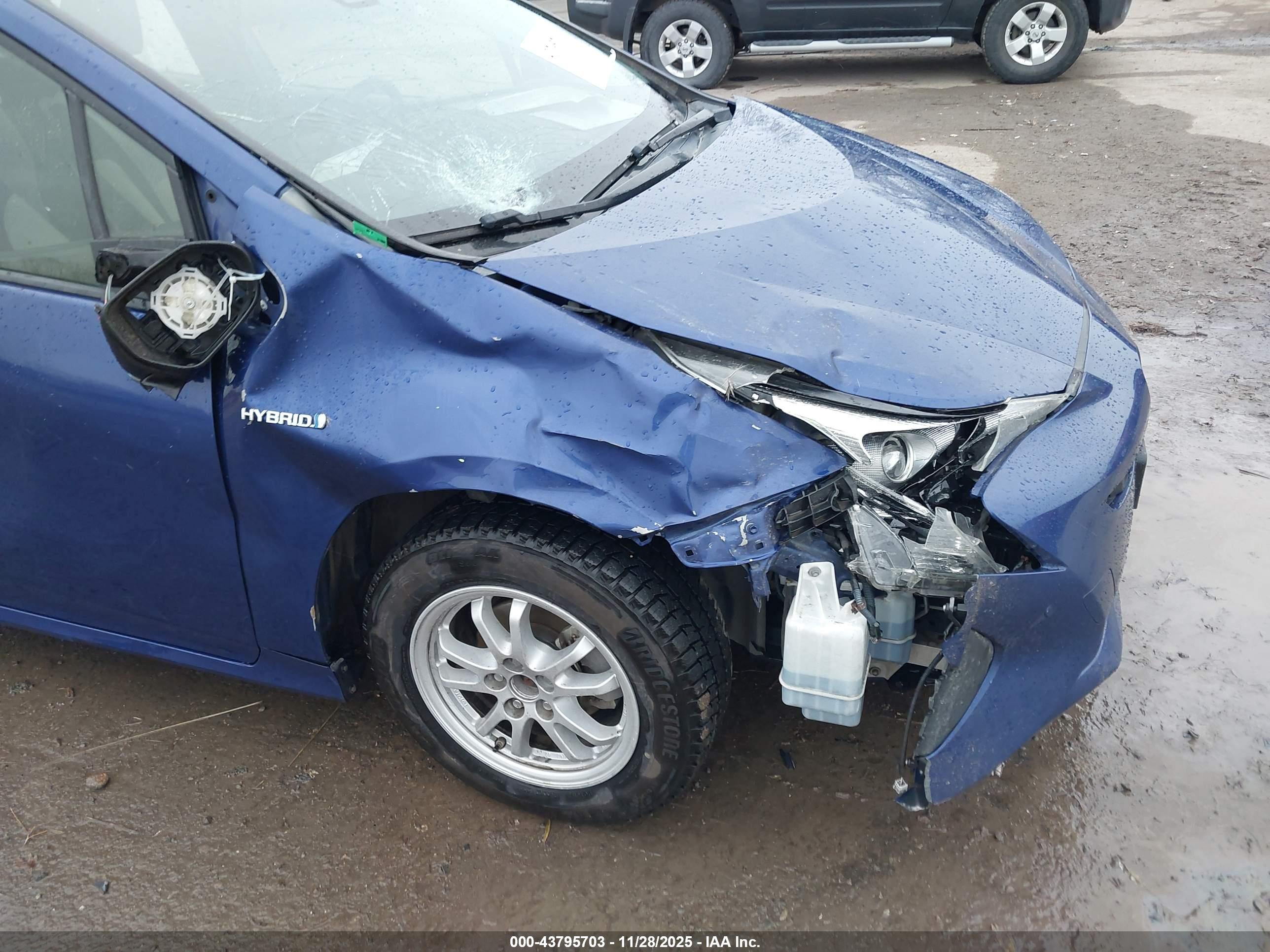 TOYOTA PRIUS image 6