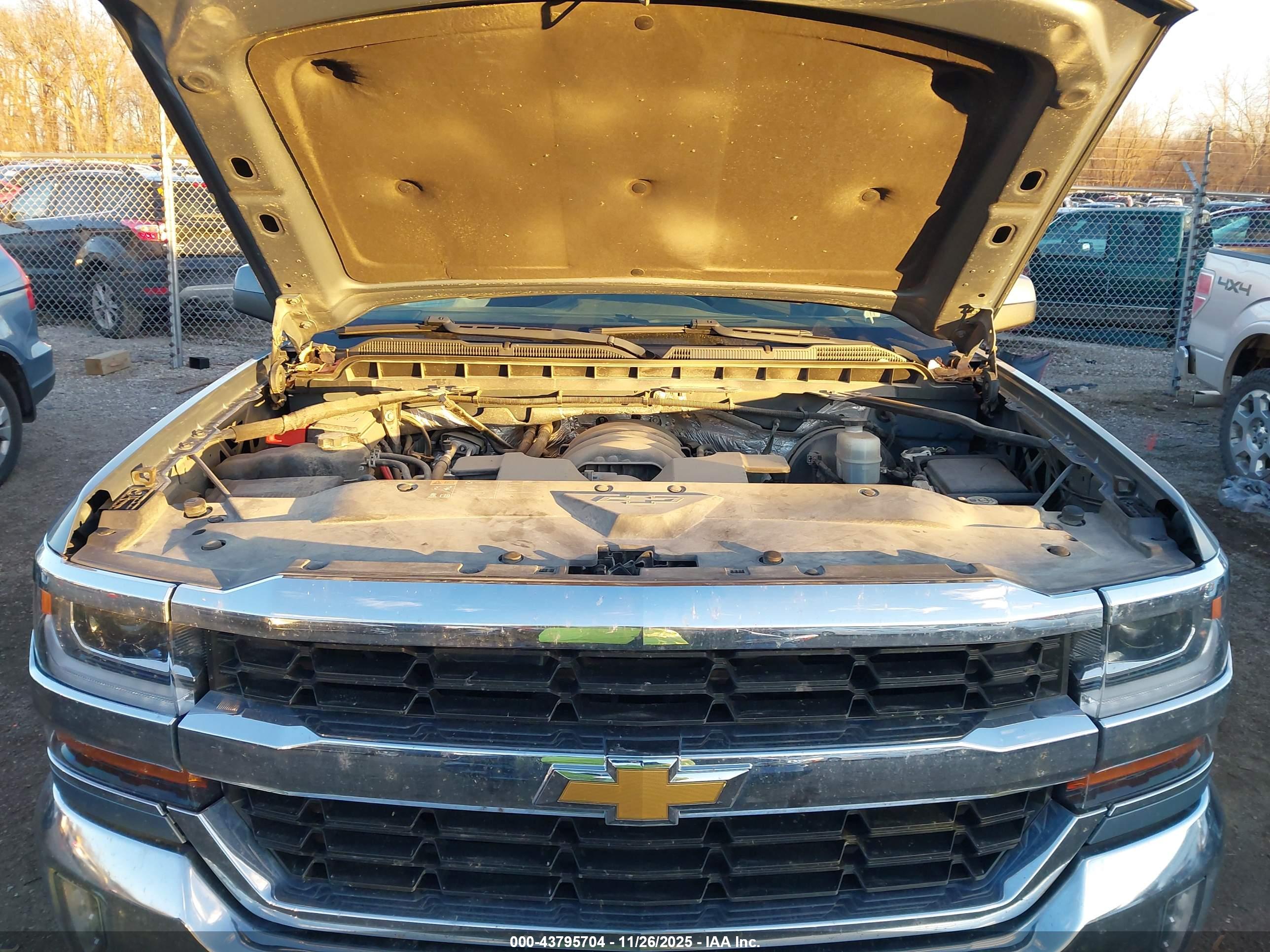 CHEVROLET SILVERADO image 10