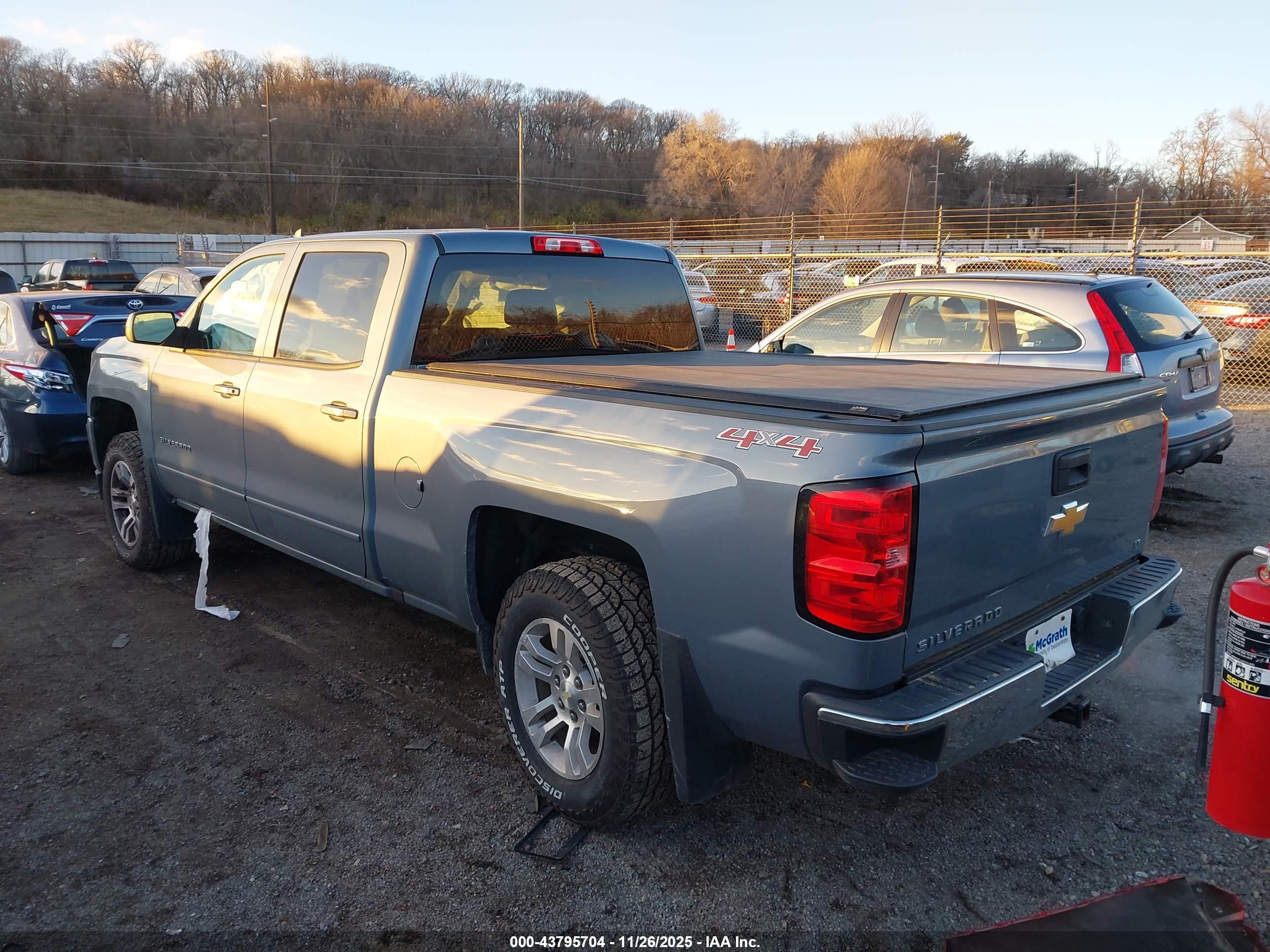 CHEVROLET SILVERADO image 3