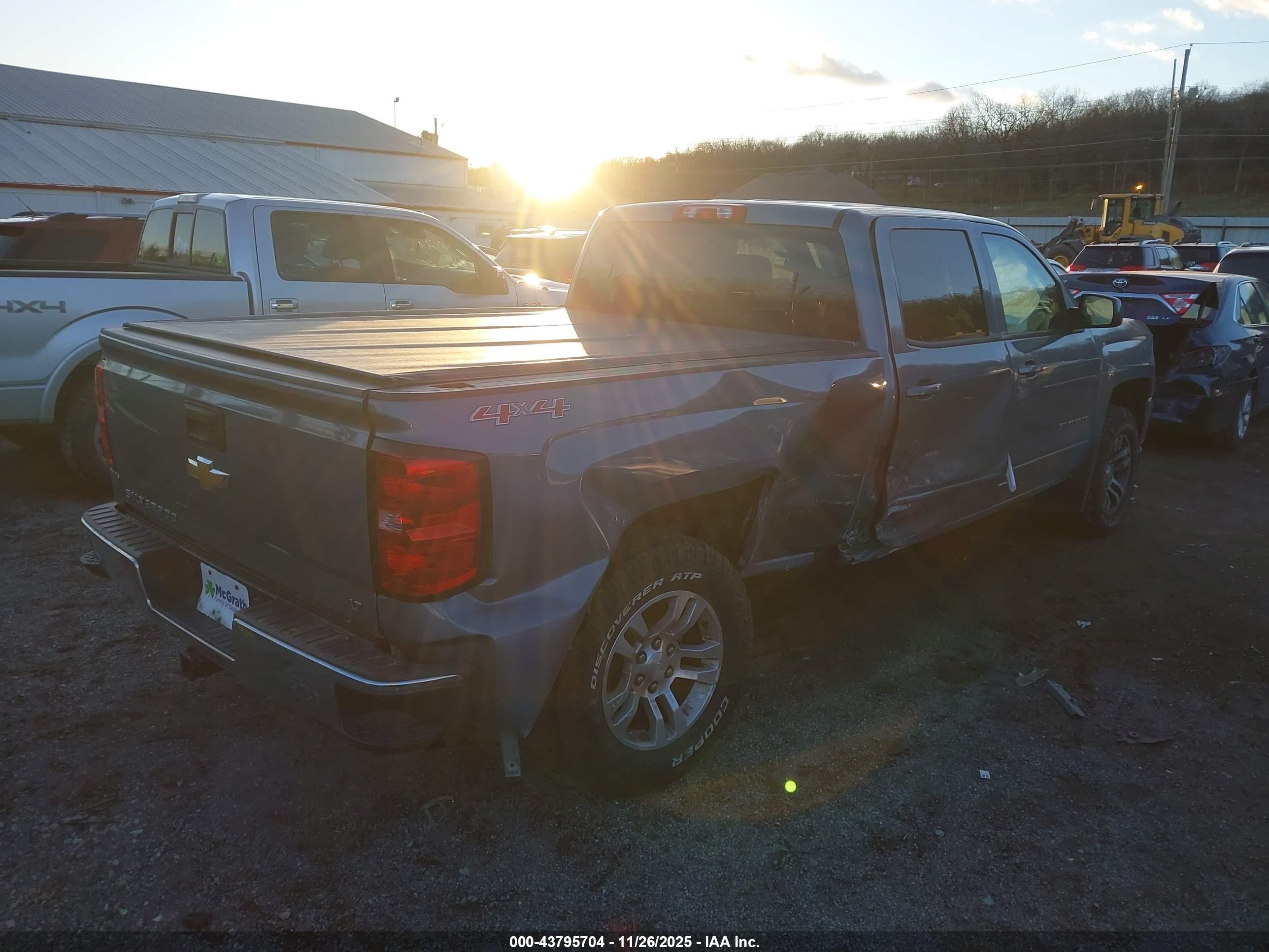 CHEVROLET SILVERADO image 4