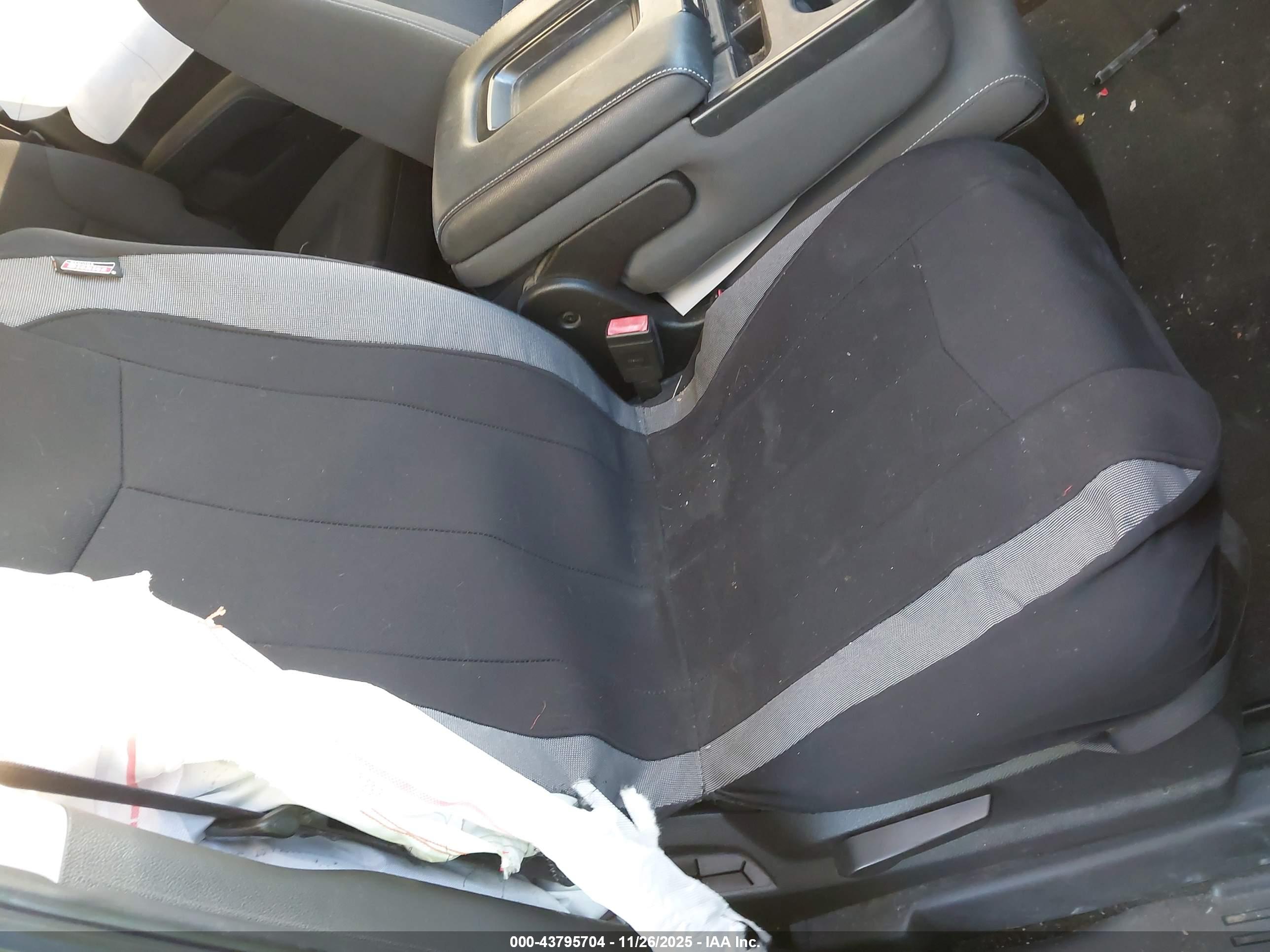 CHEVROLET SILVERADO image 5