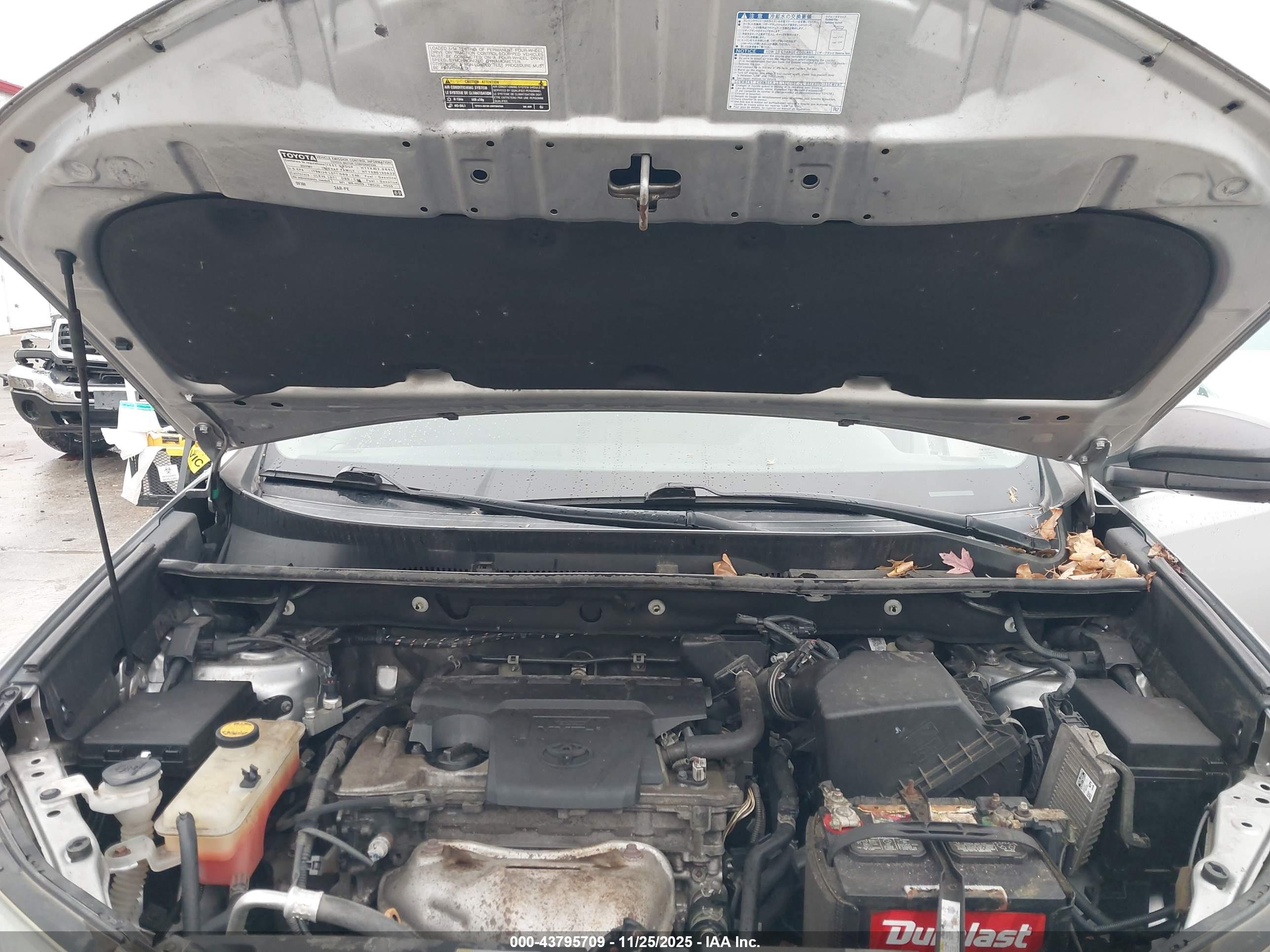TOYOTA RAV4 image 10