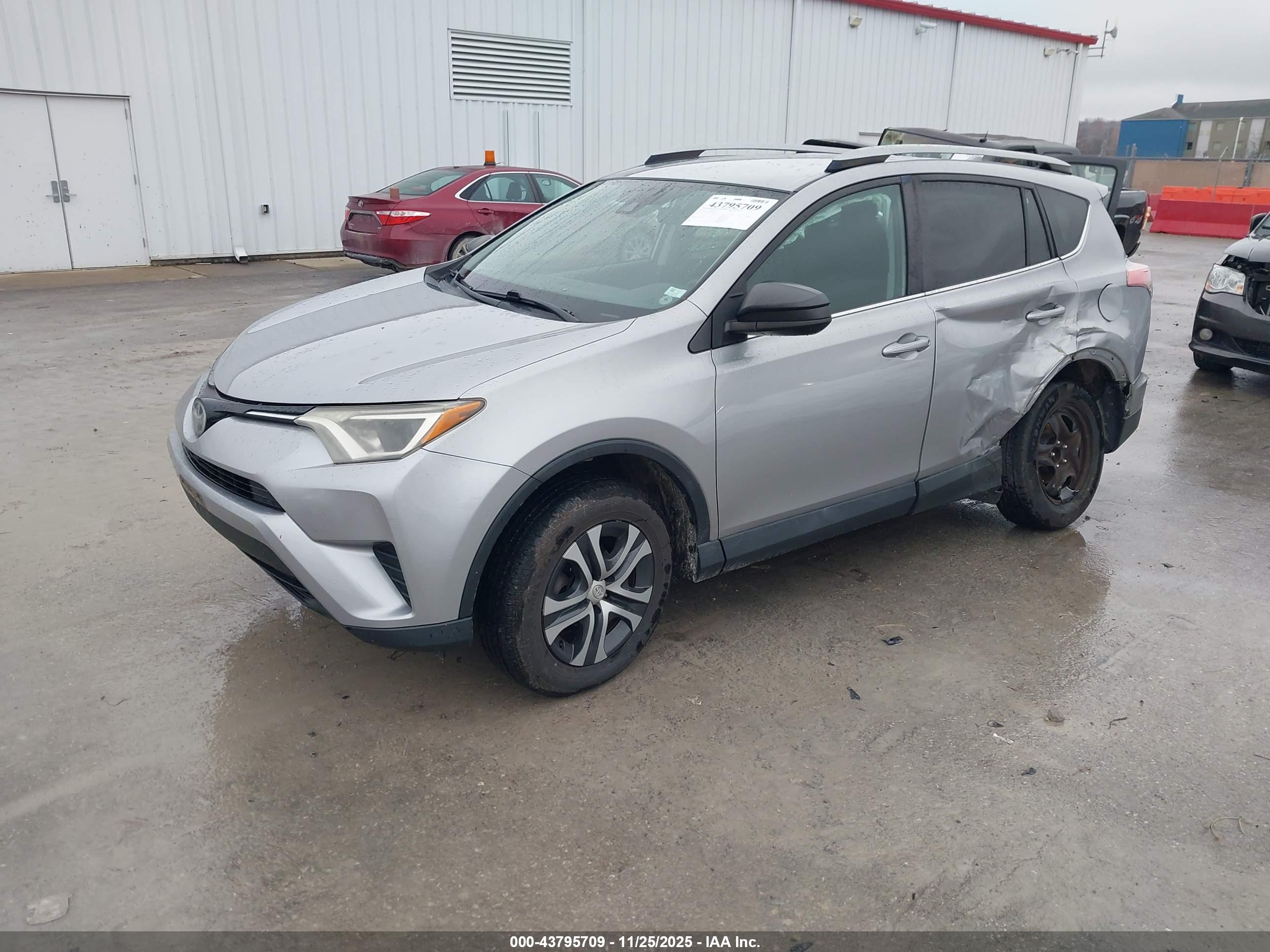 TOYOTA RAV4 image 2