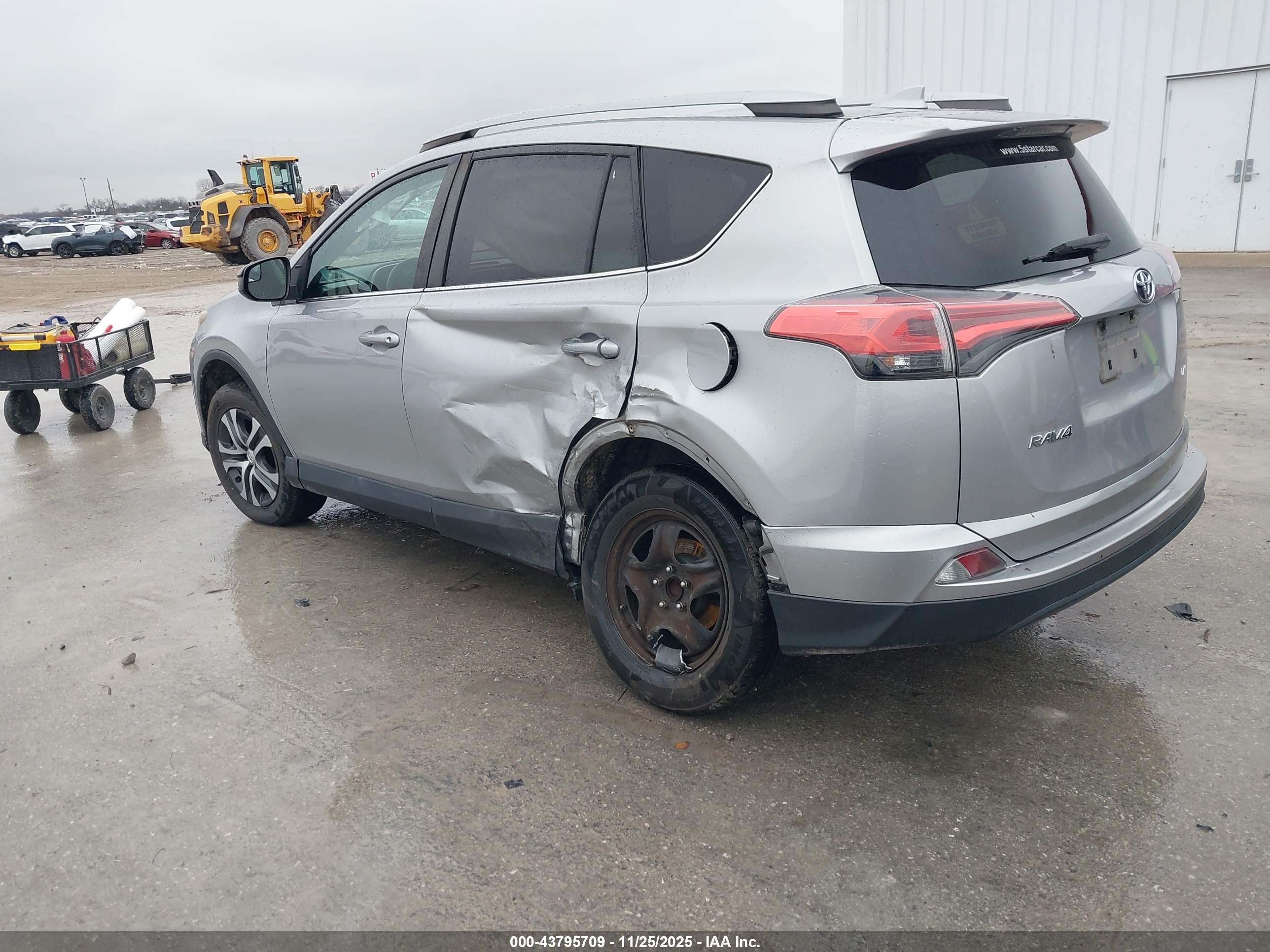 TOYOTA RAV4 image 3