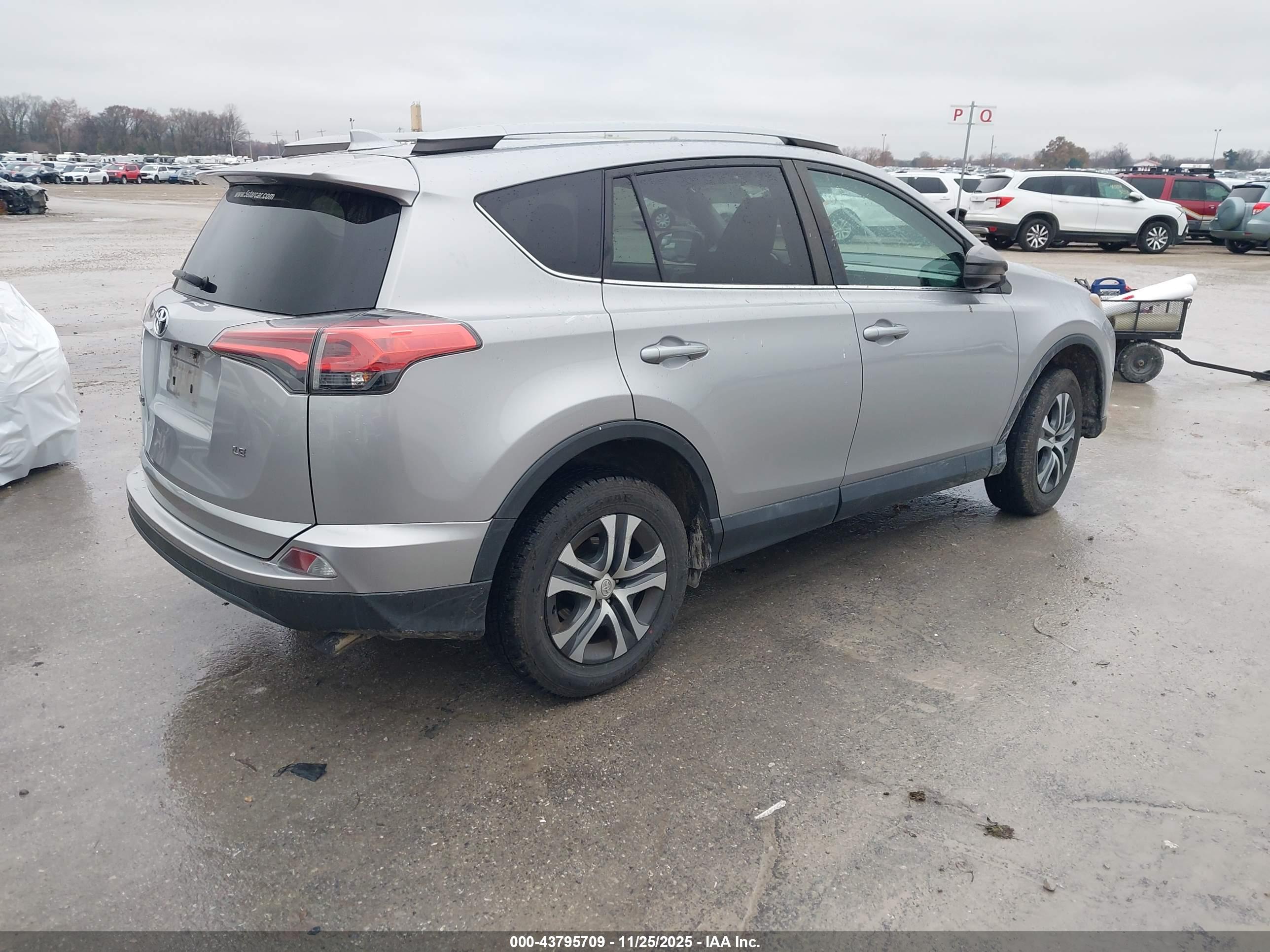 TOYOTA RAV4 image 4