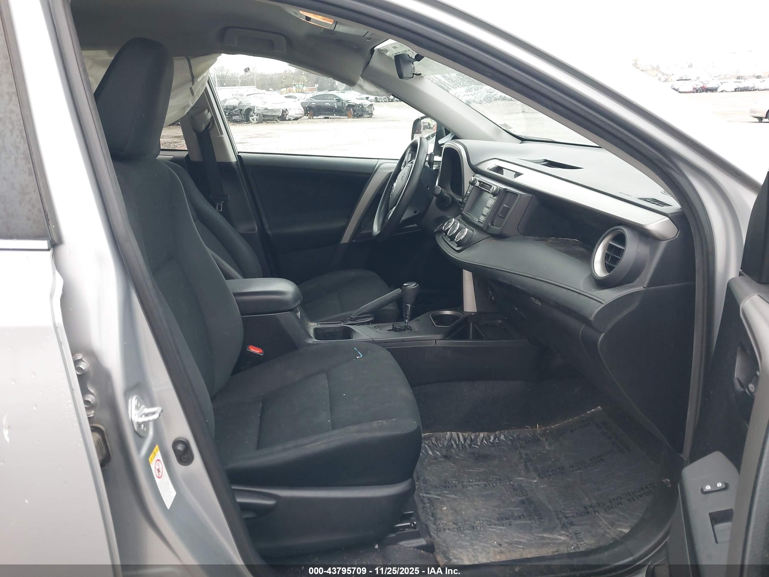 TOYOTA RAV4 image 5