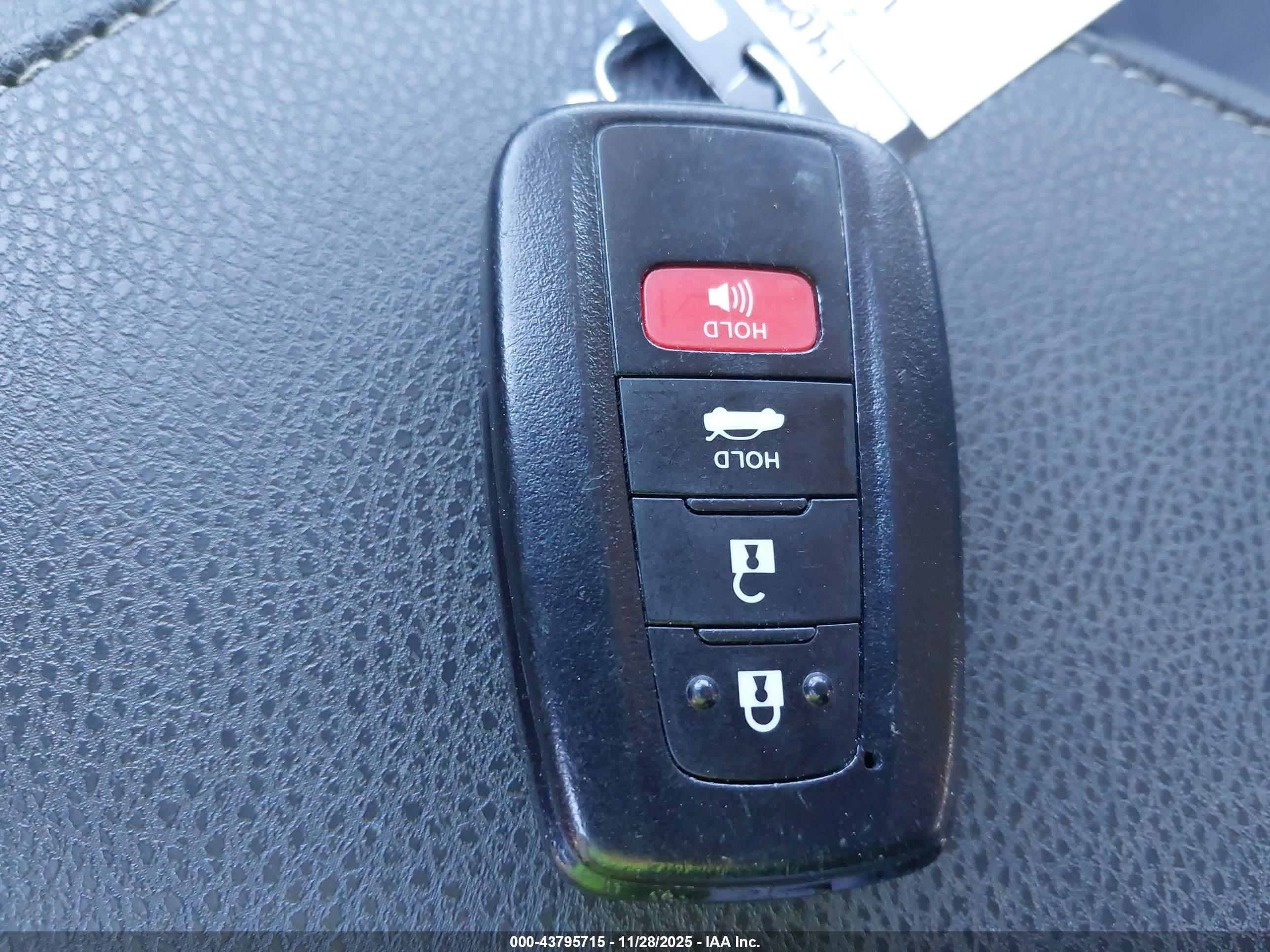 TOYOTA CAMRY image 11