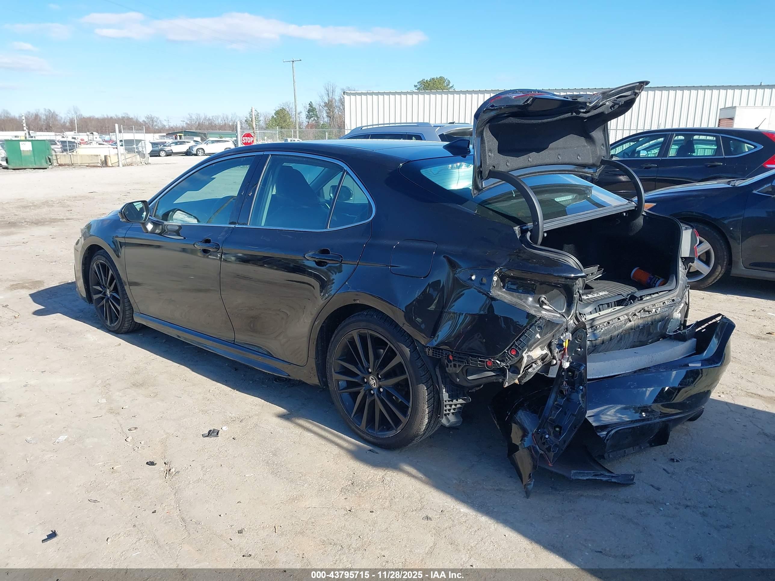 TOYOTA CAMRY image 3