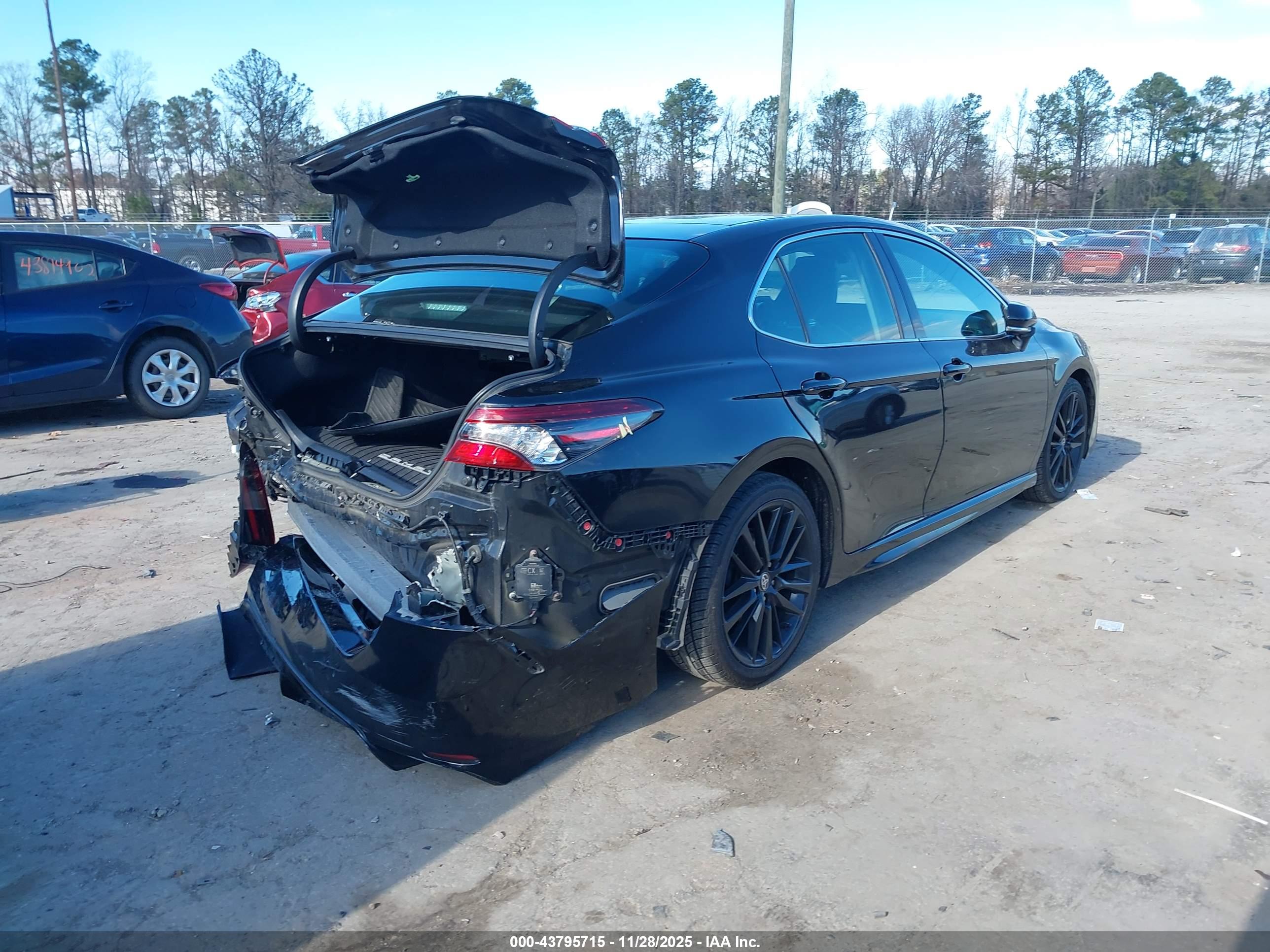 TOYOTA CAMRY image 4