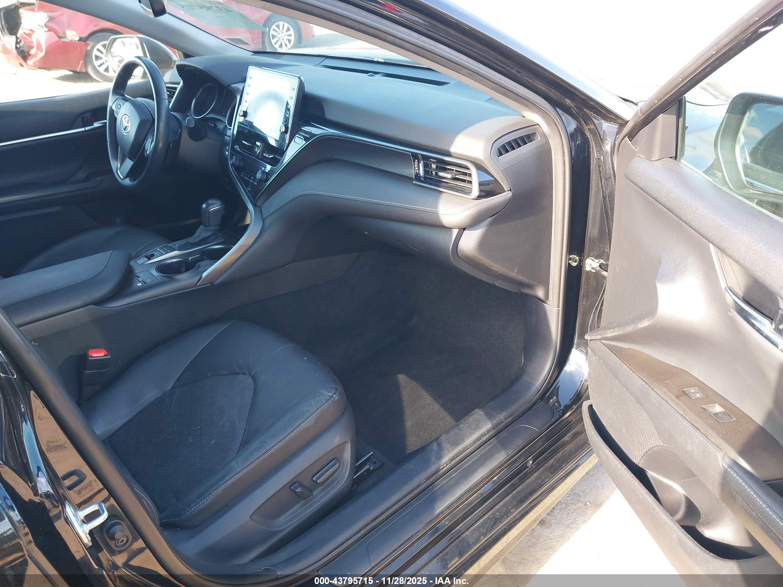 TOYOTA CAMRY image 5