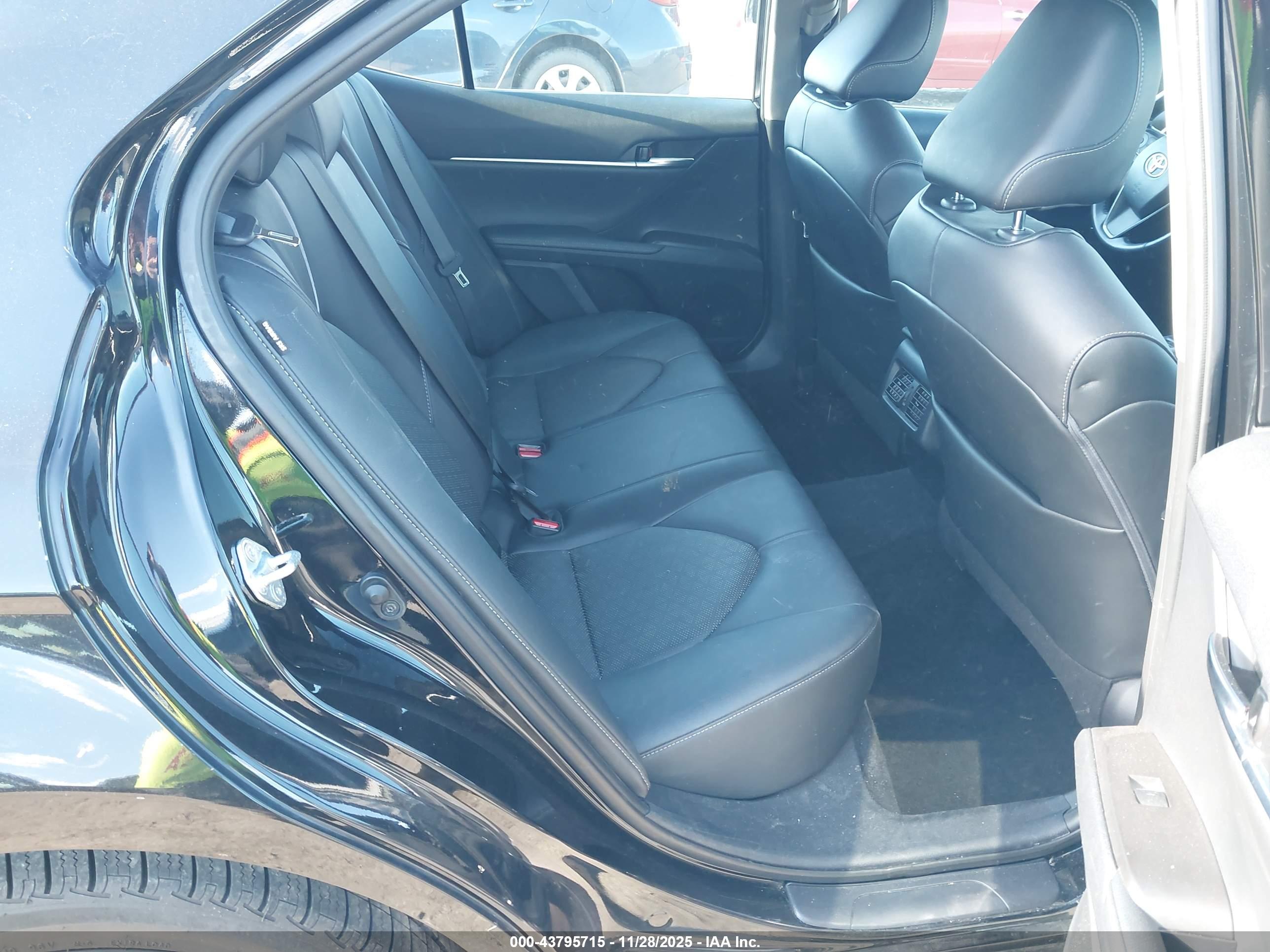 TOYOTA CAMRY image 8