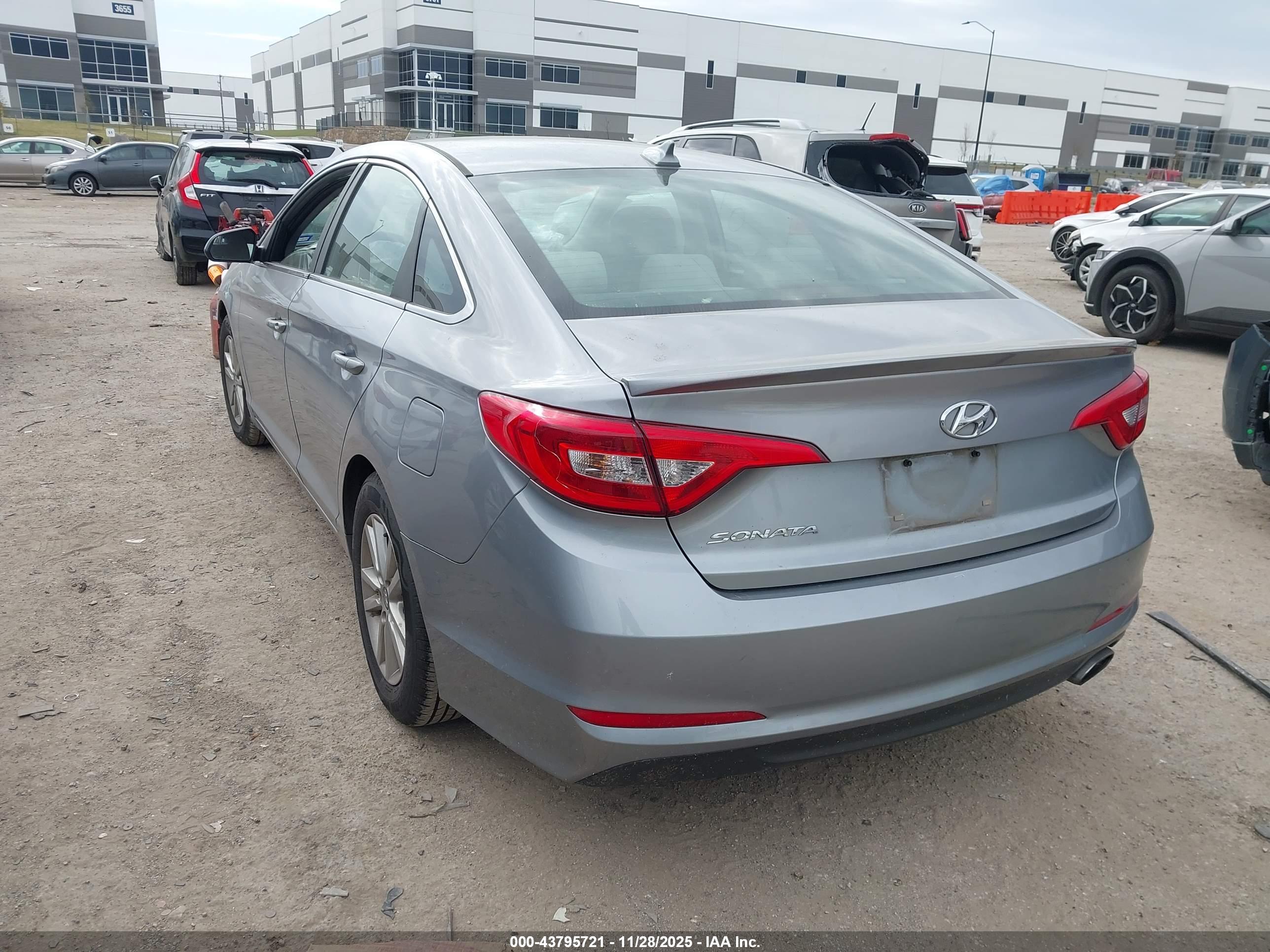 HYUNDAI SONATA image 3