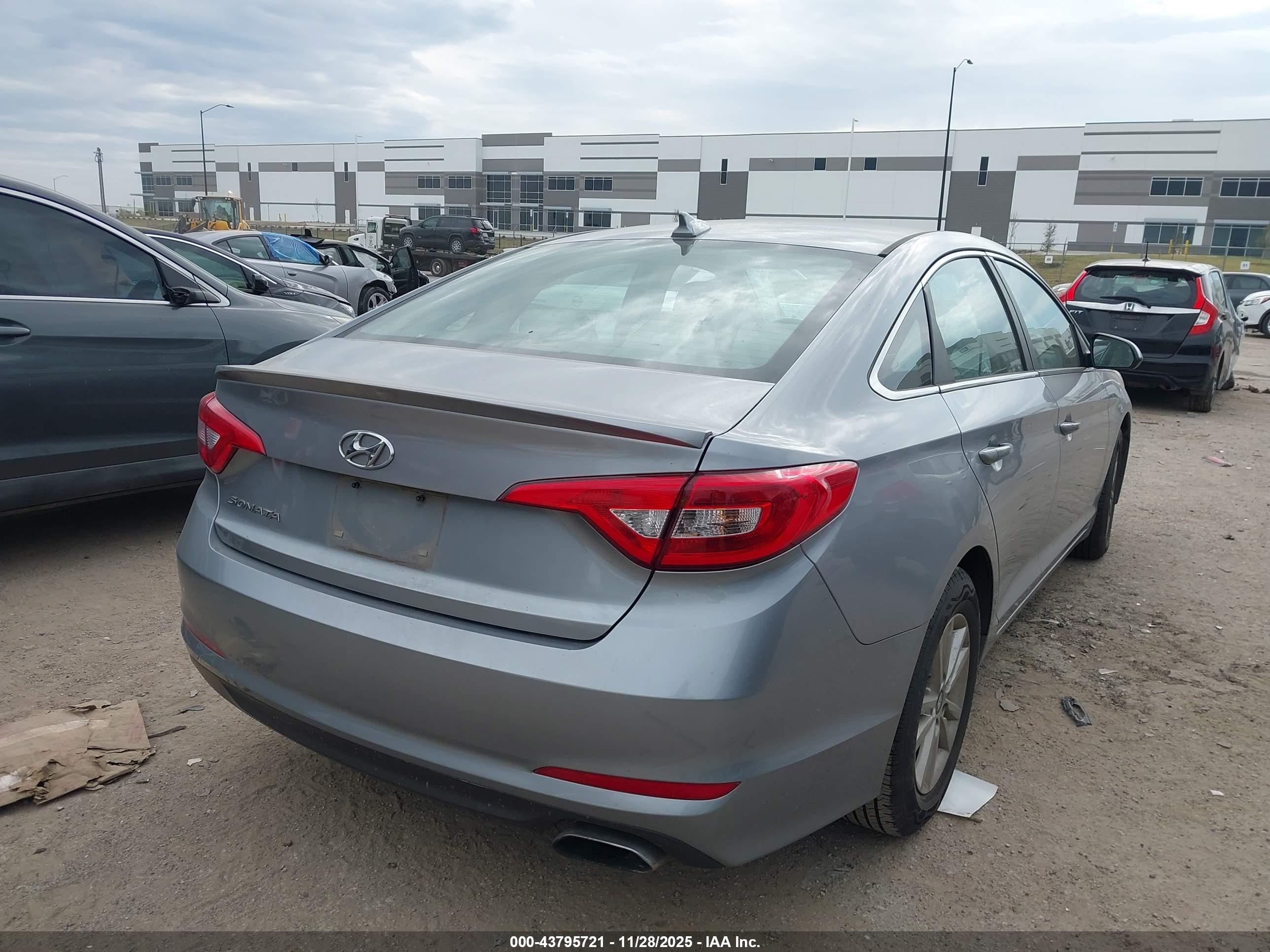 HYUNDAI SONATA image 4