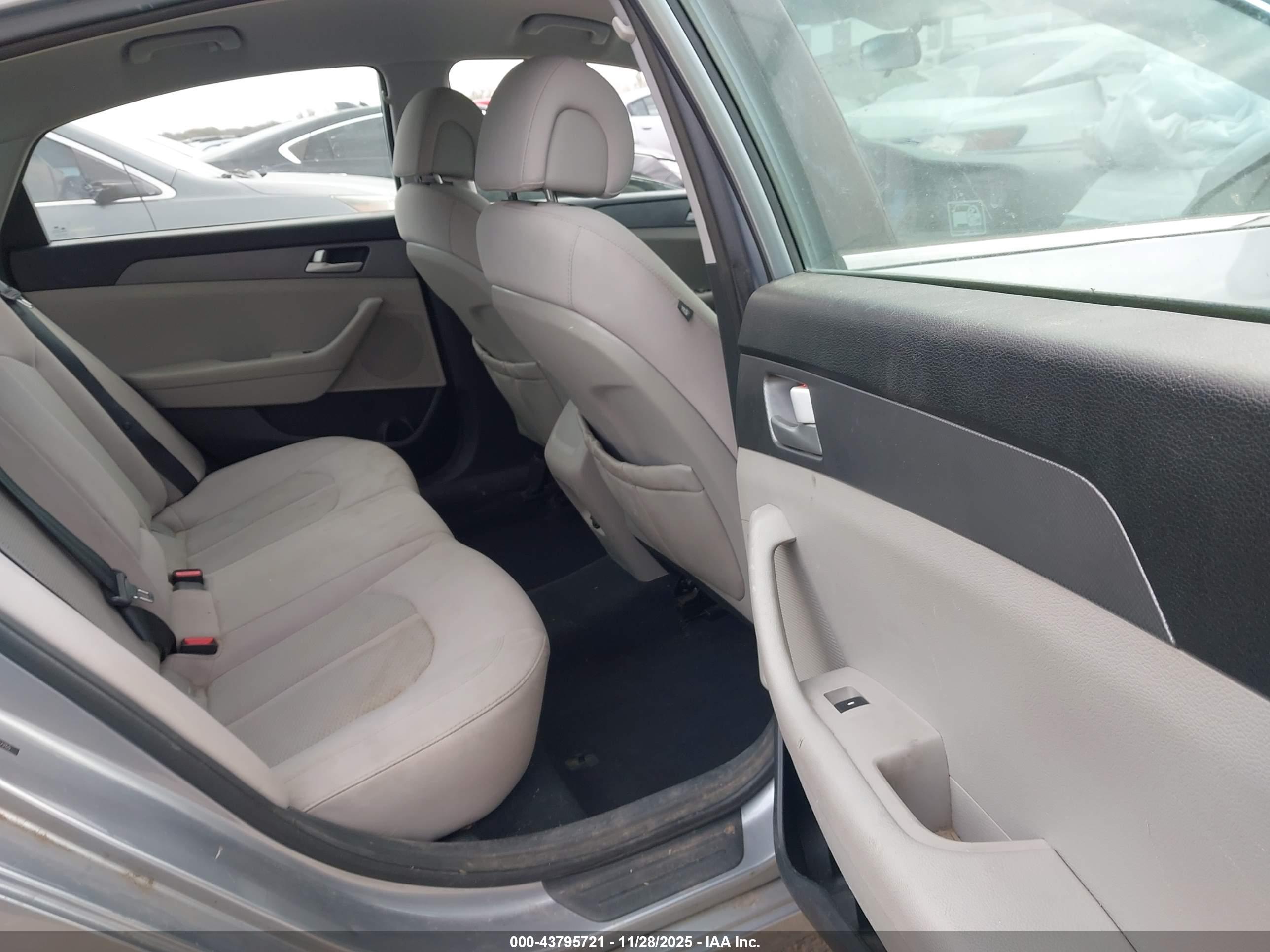 HYUNDAI SONATA image 8