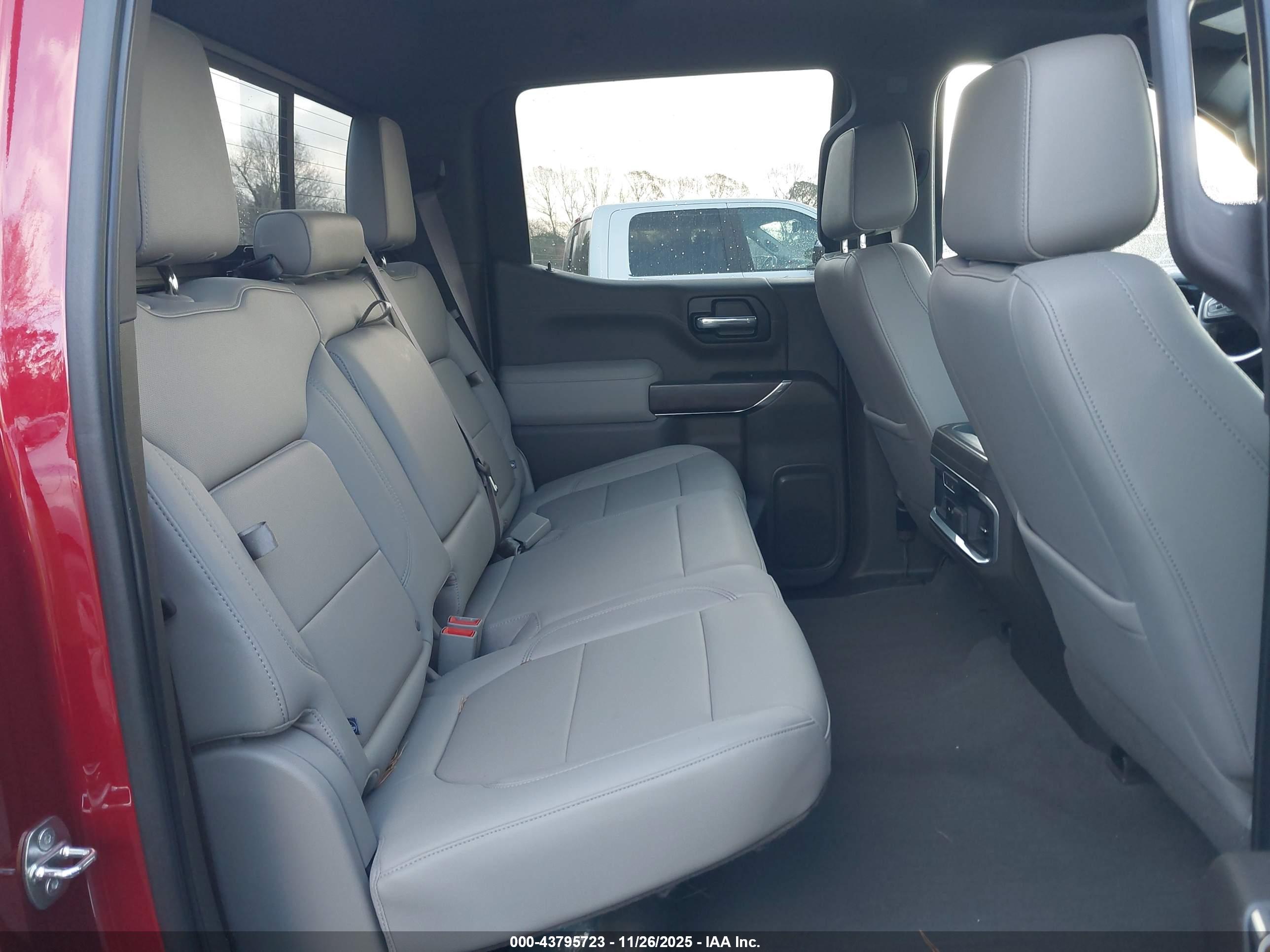 GMC SIERRA image 8