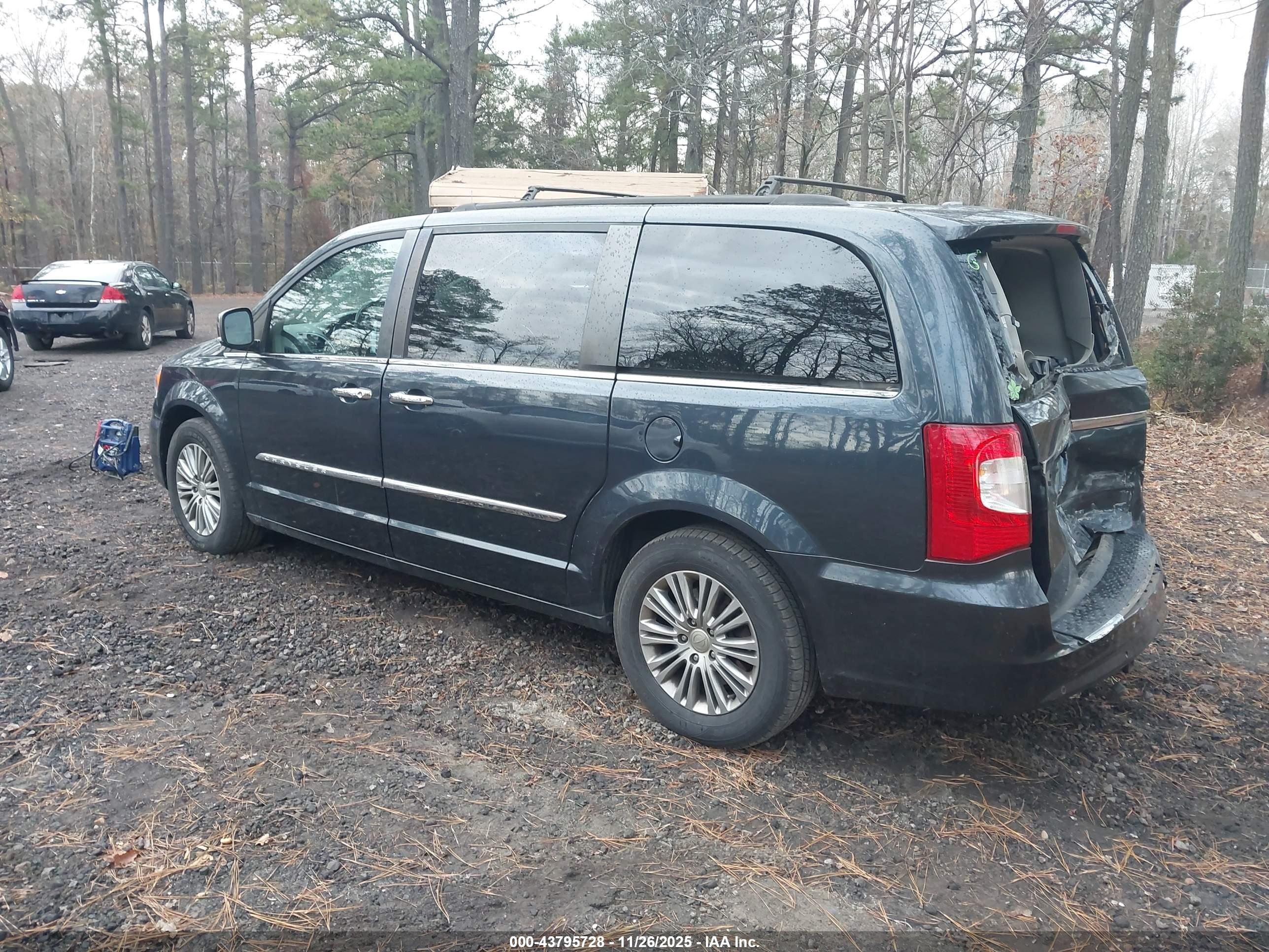 CHRYSLER TOWN image 3