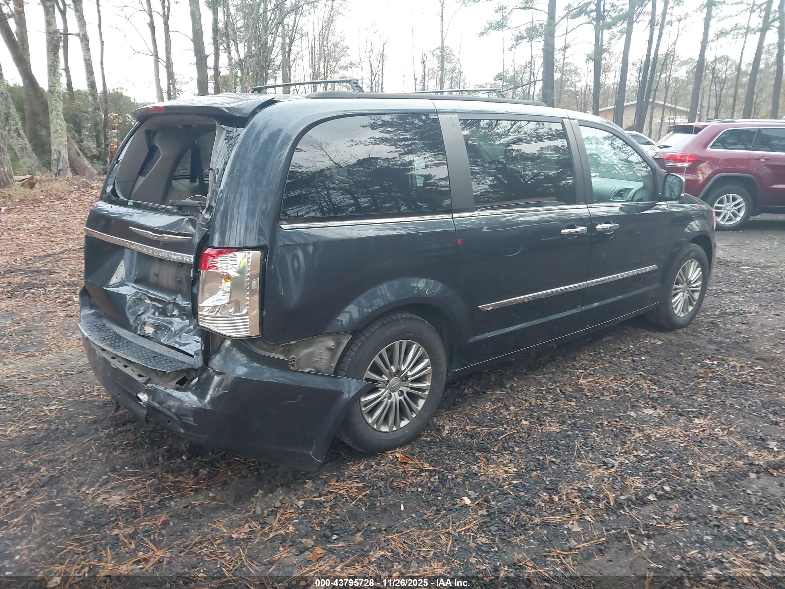CHRYSLER TOWN image 4