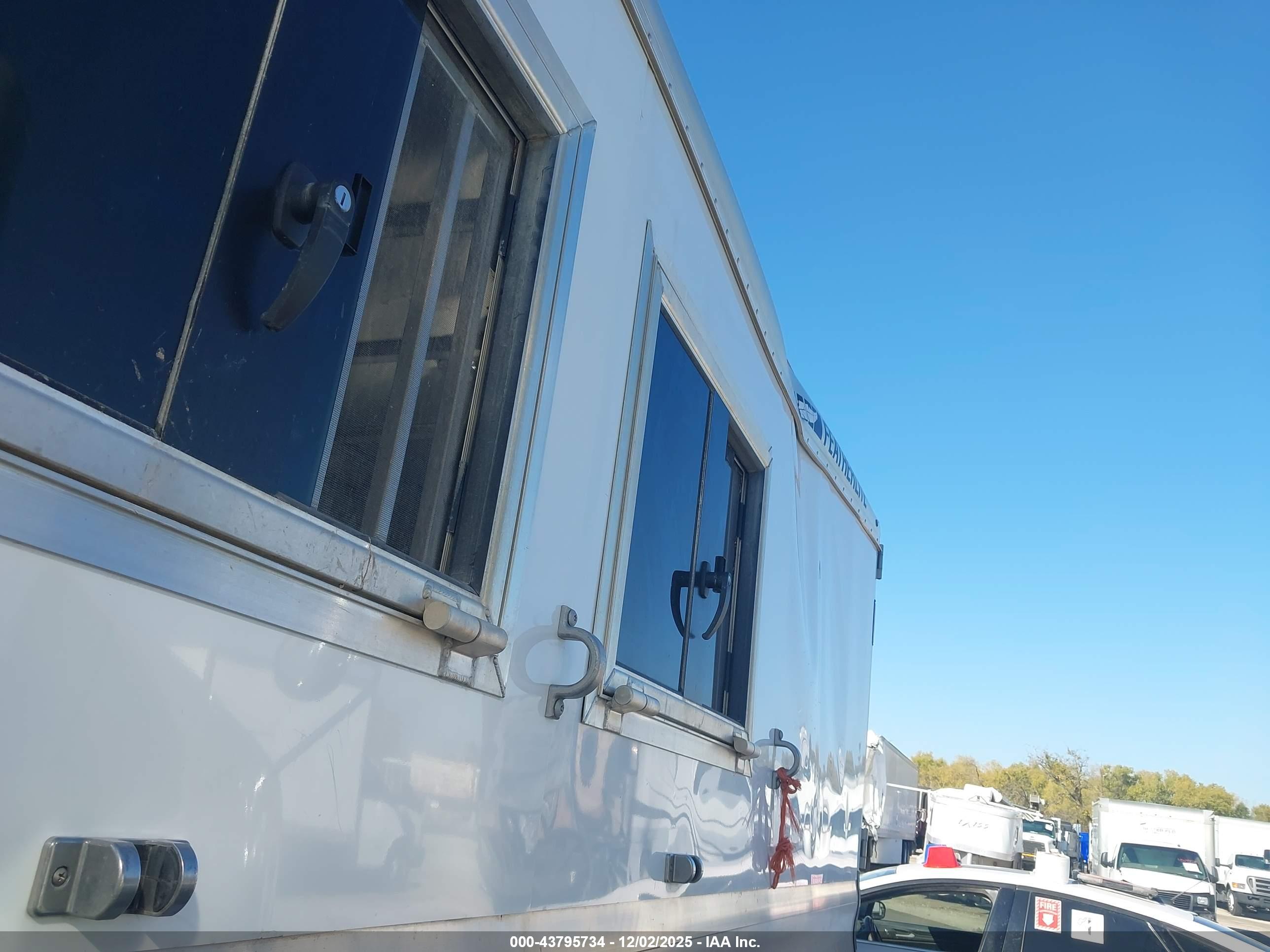FEATHERLITE MFG image 6