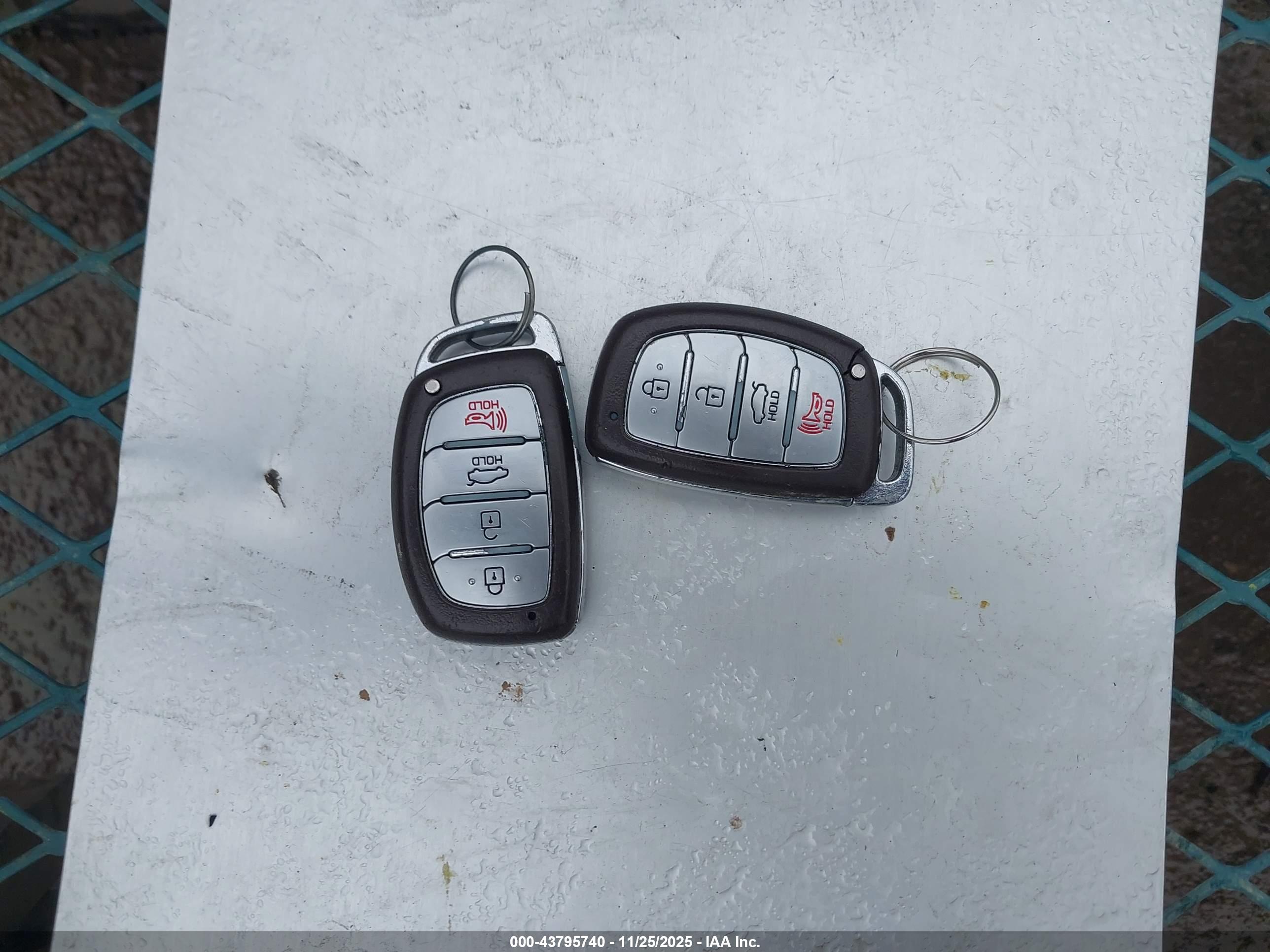 HYUNDAI ELANTRA image 11
