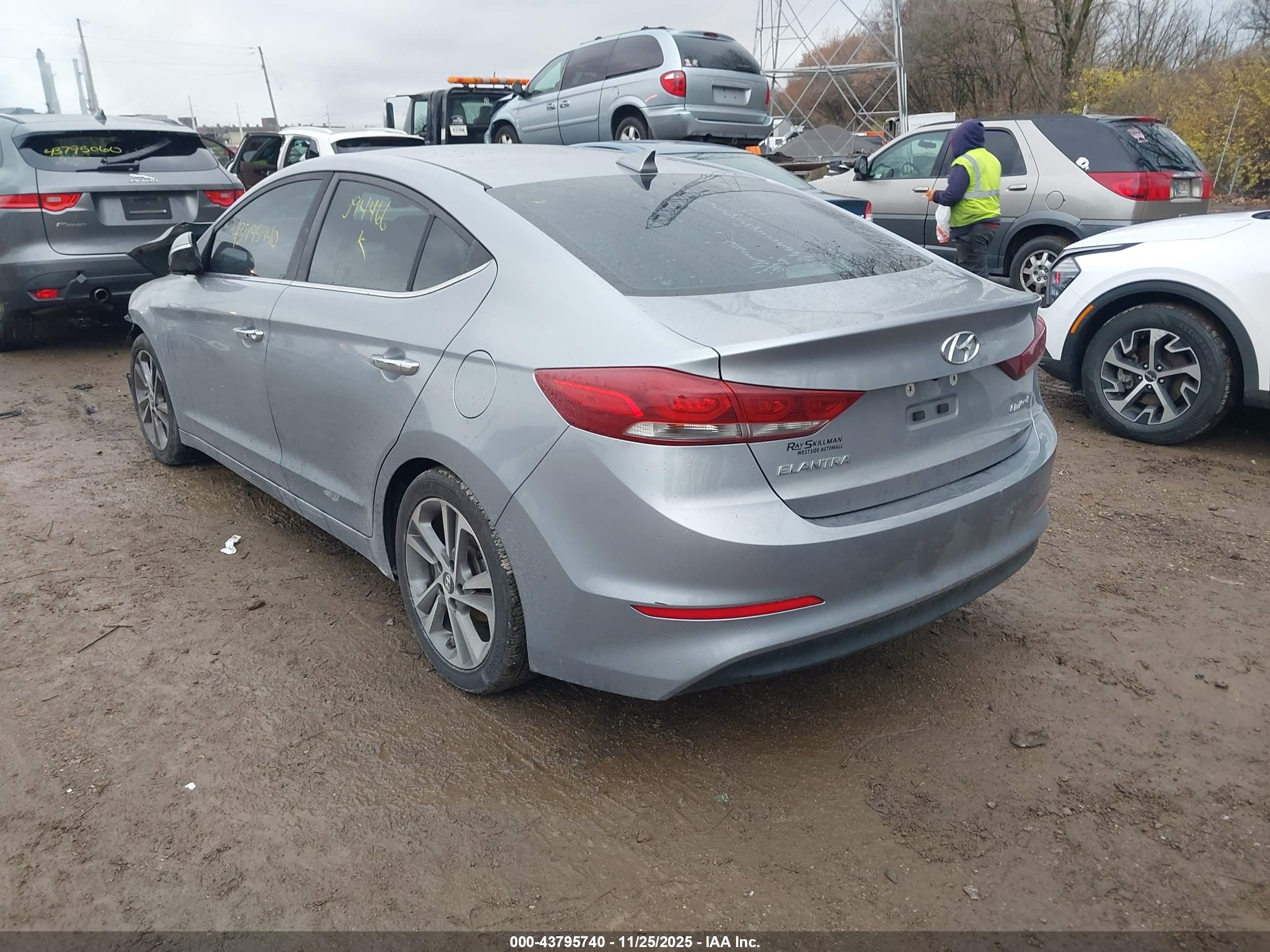 HYUNDAI ELANTRA image 3