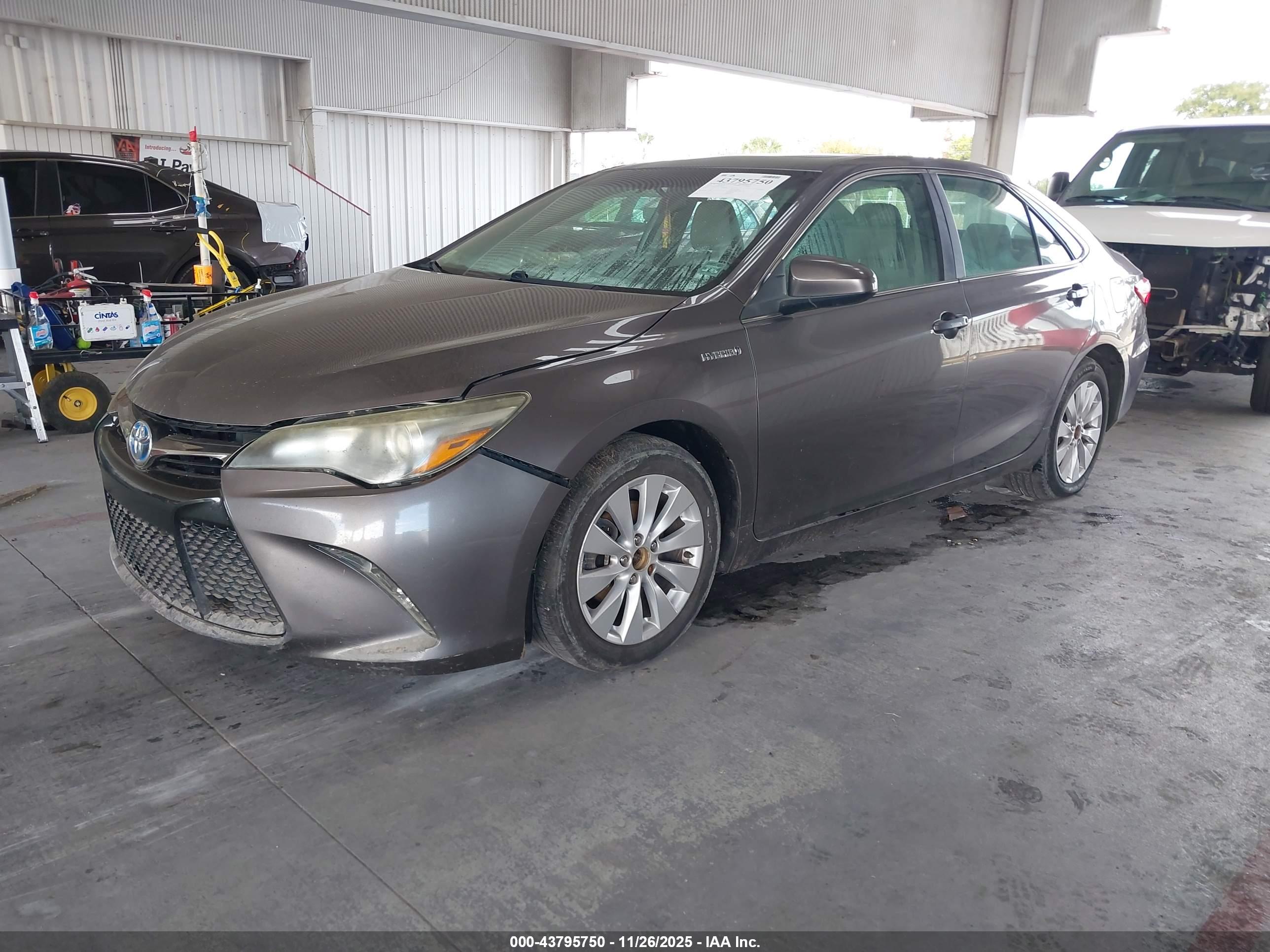 TOYOTA CAMRY image 2