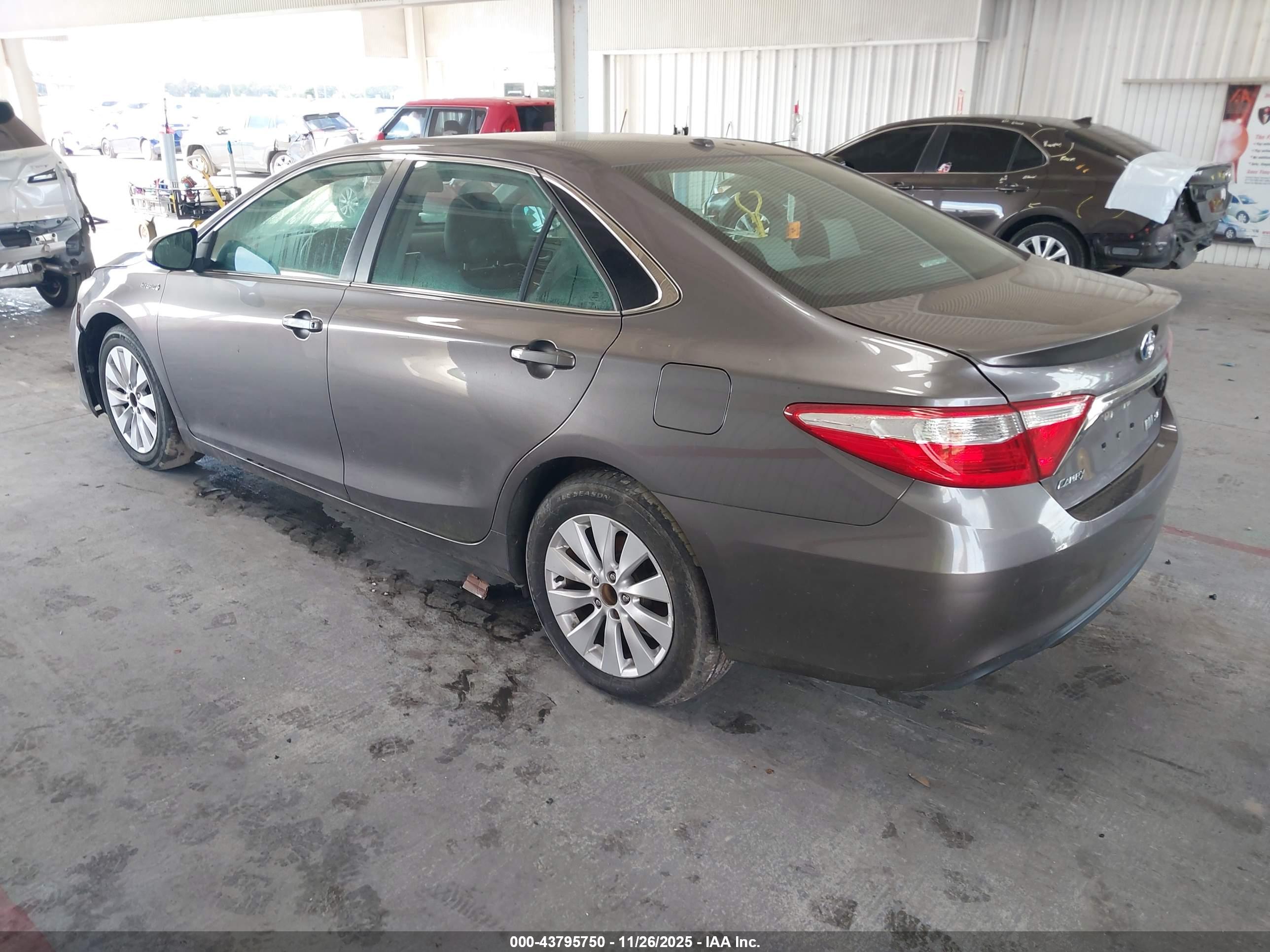 TOYOTA CAMRY image 3