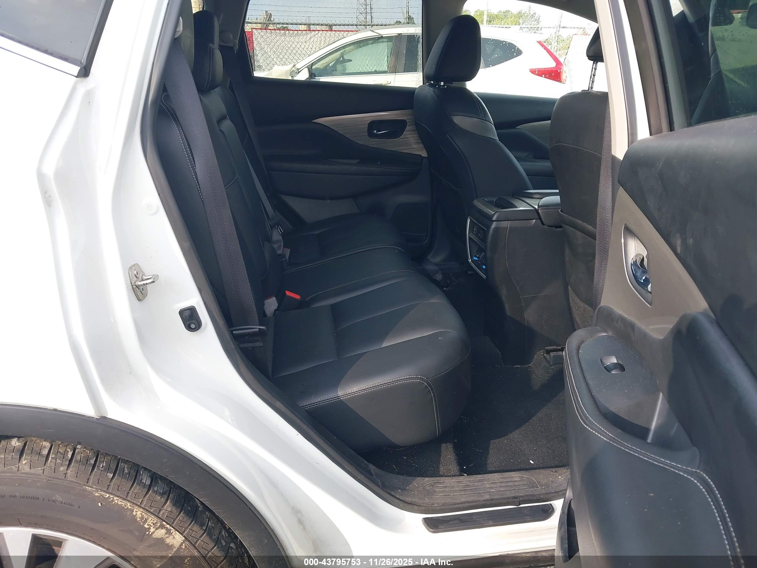 NISSAN MURANO image 8