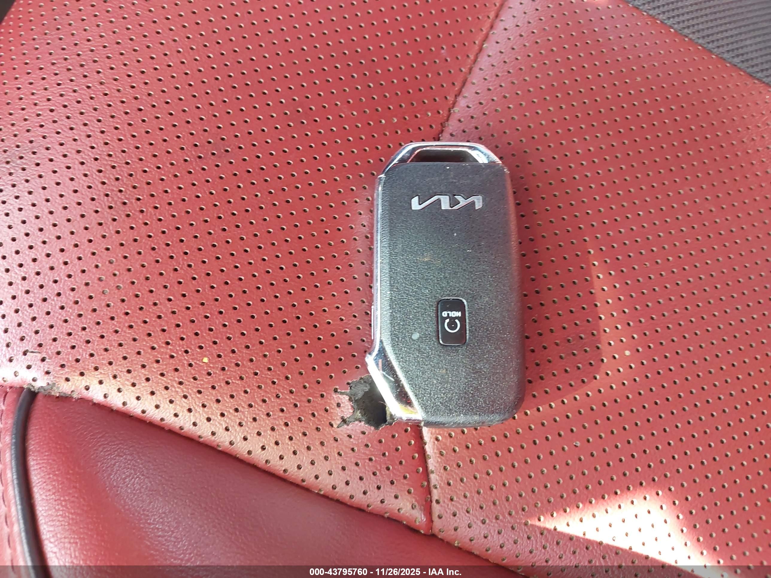 KIA K5 image 11