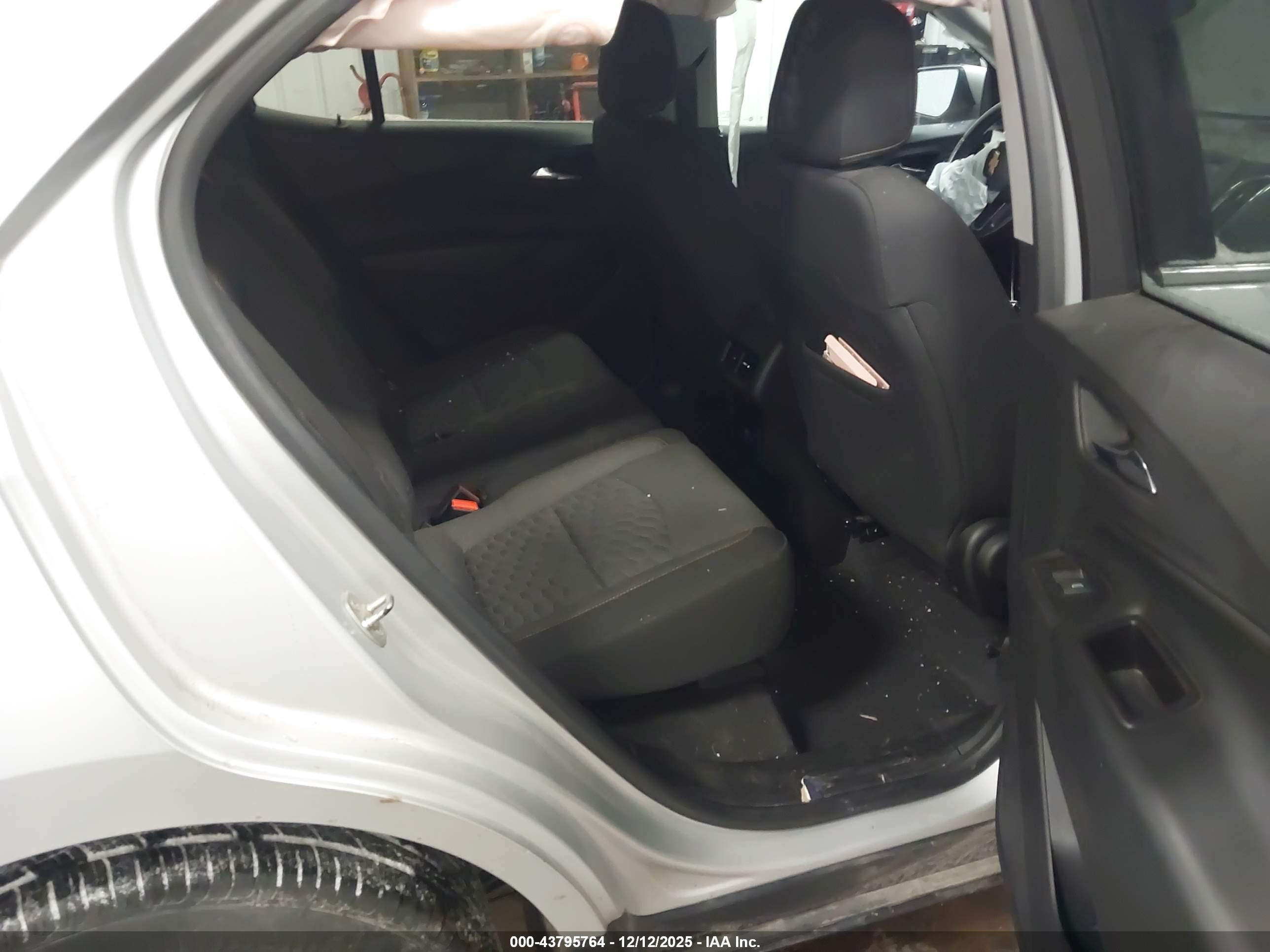 CHEVROLET EQUINOX image 8