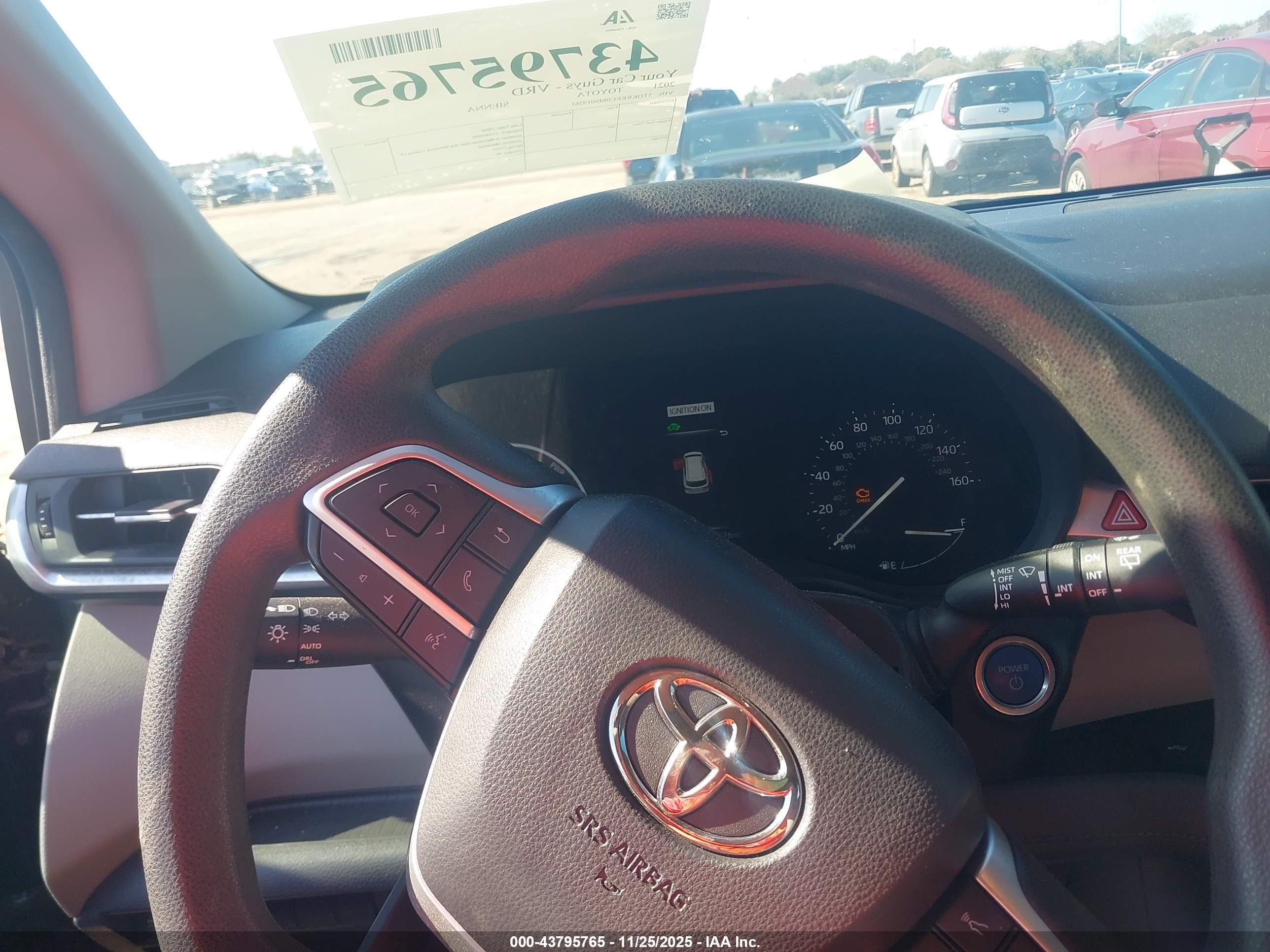 TOYOTA SIENNA image 7